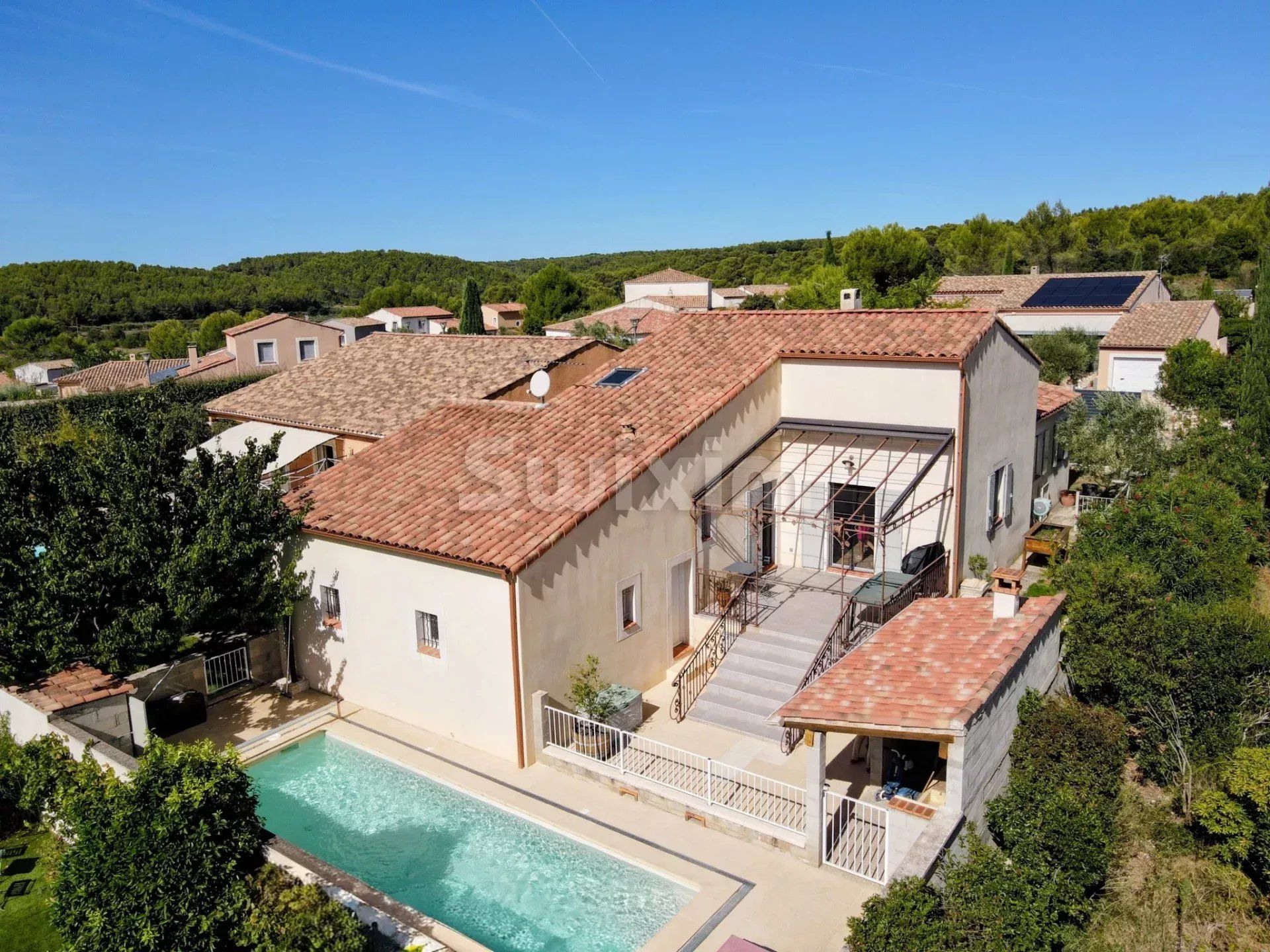villa 4 Rooms for sale on Nîmes (30900)