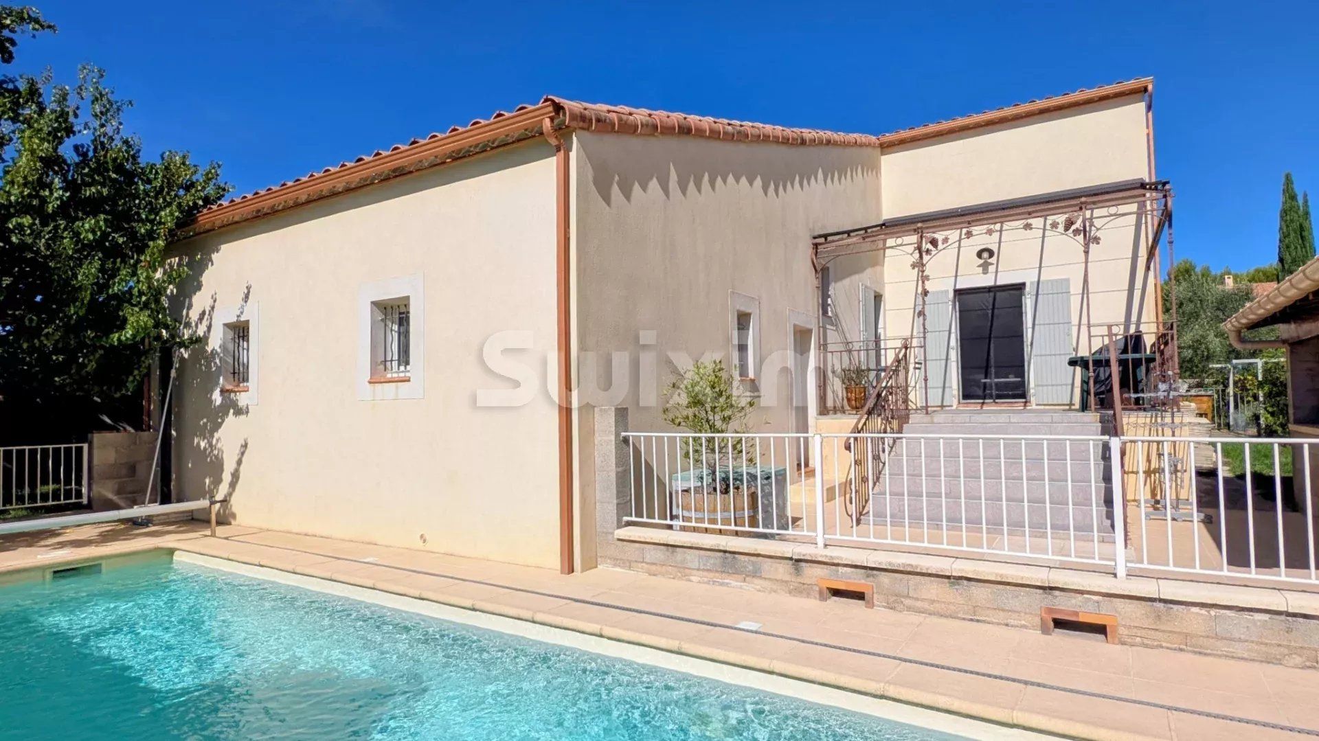 villa 4 Rooms for sale on Nîmes (30900)