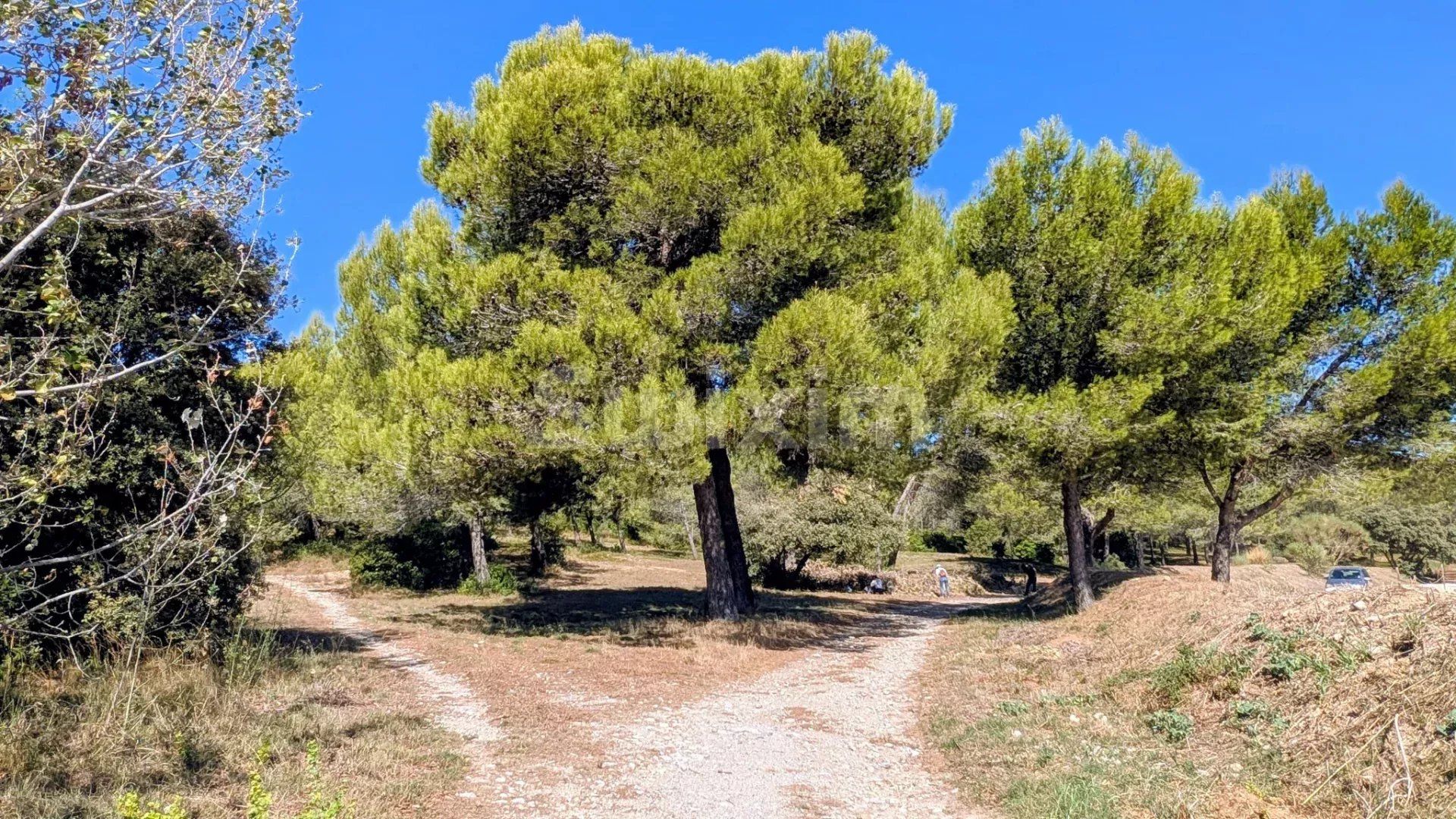 villa 4 Rooms for sale on Nîmes (30900)