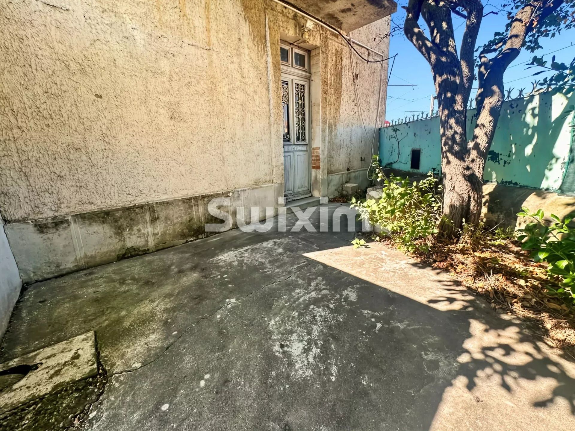 house 8 Rooms for sale on Orange (84100)