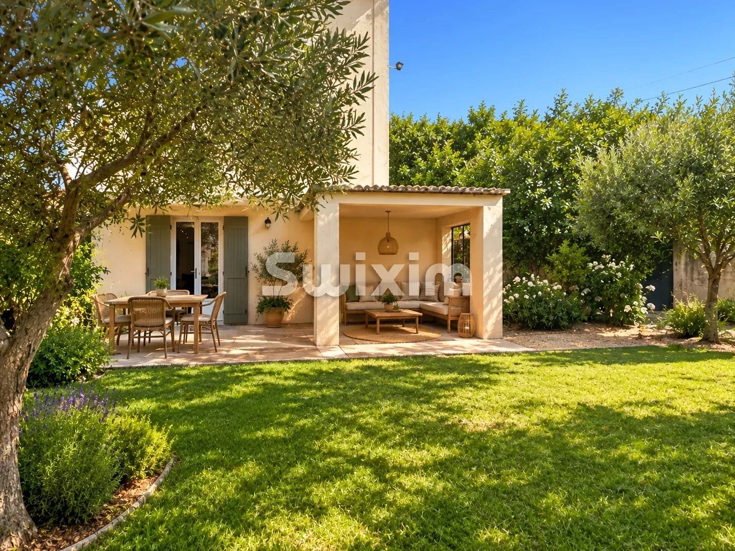 house 8 Rooms for sale on Orange (84100)