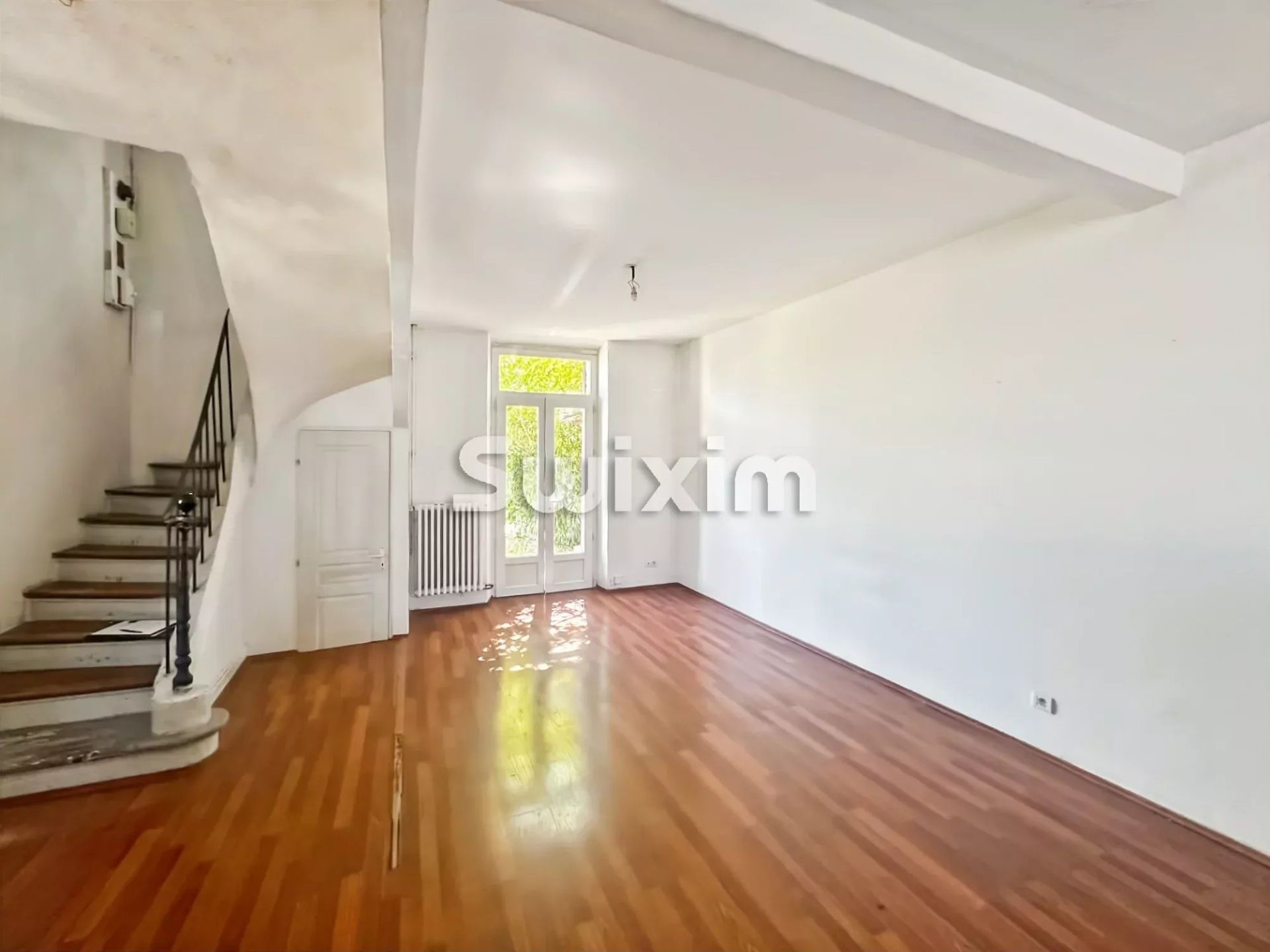 house 8 Rooms for sale on Orange (84100)