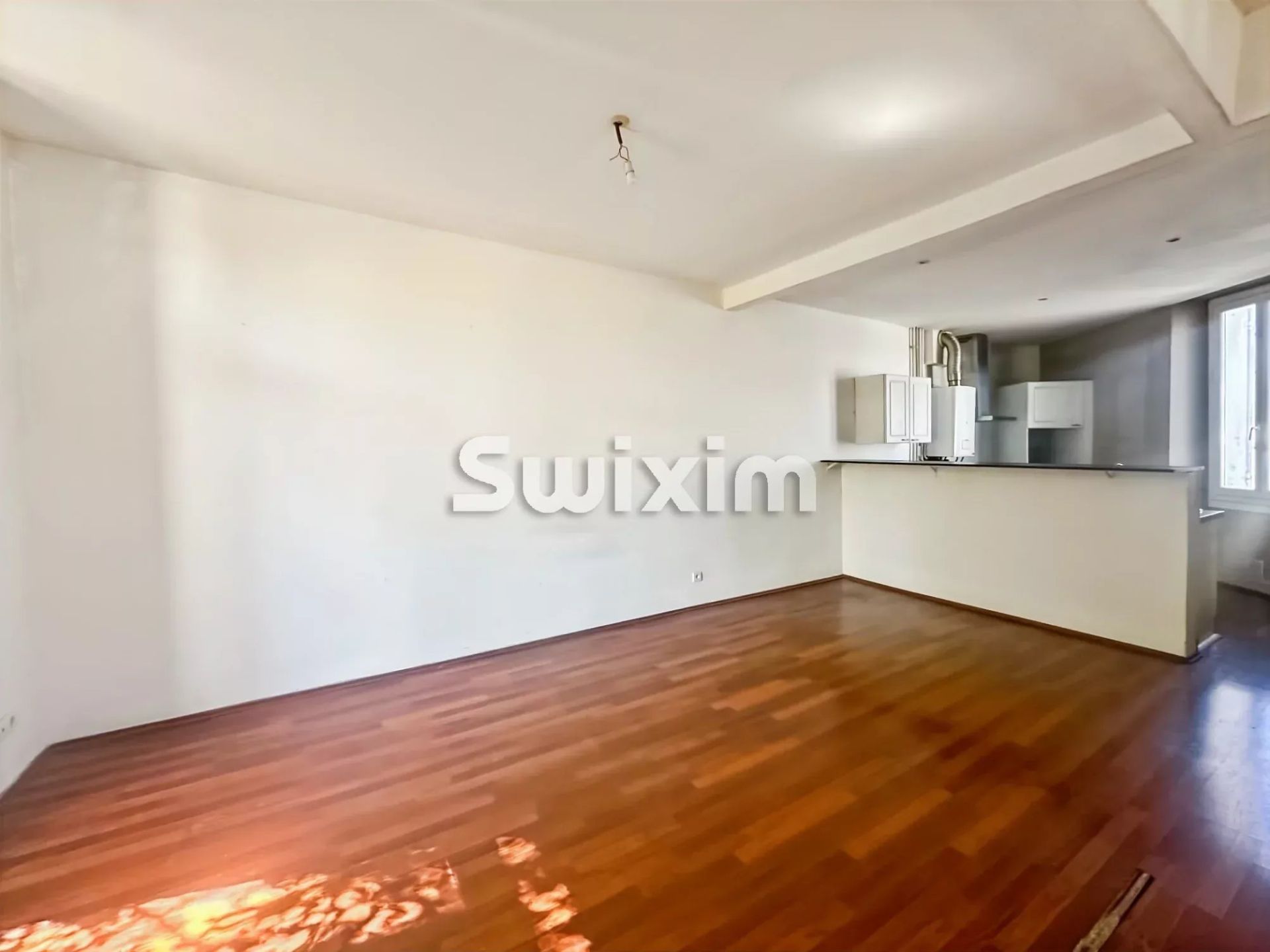 house 8 Rooms for sale on Orange (84100)