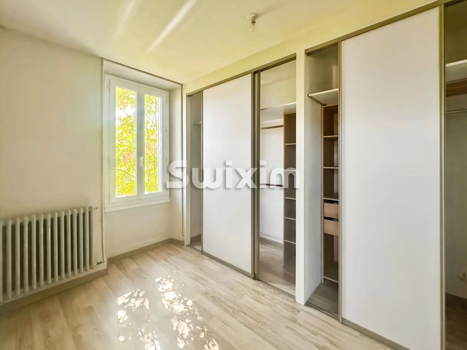 house 8 Rooms for sale on Orange (84100)