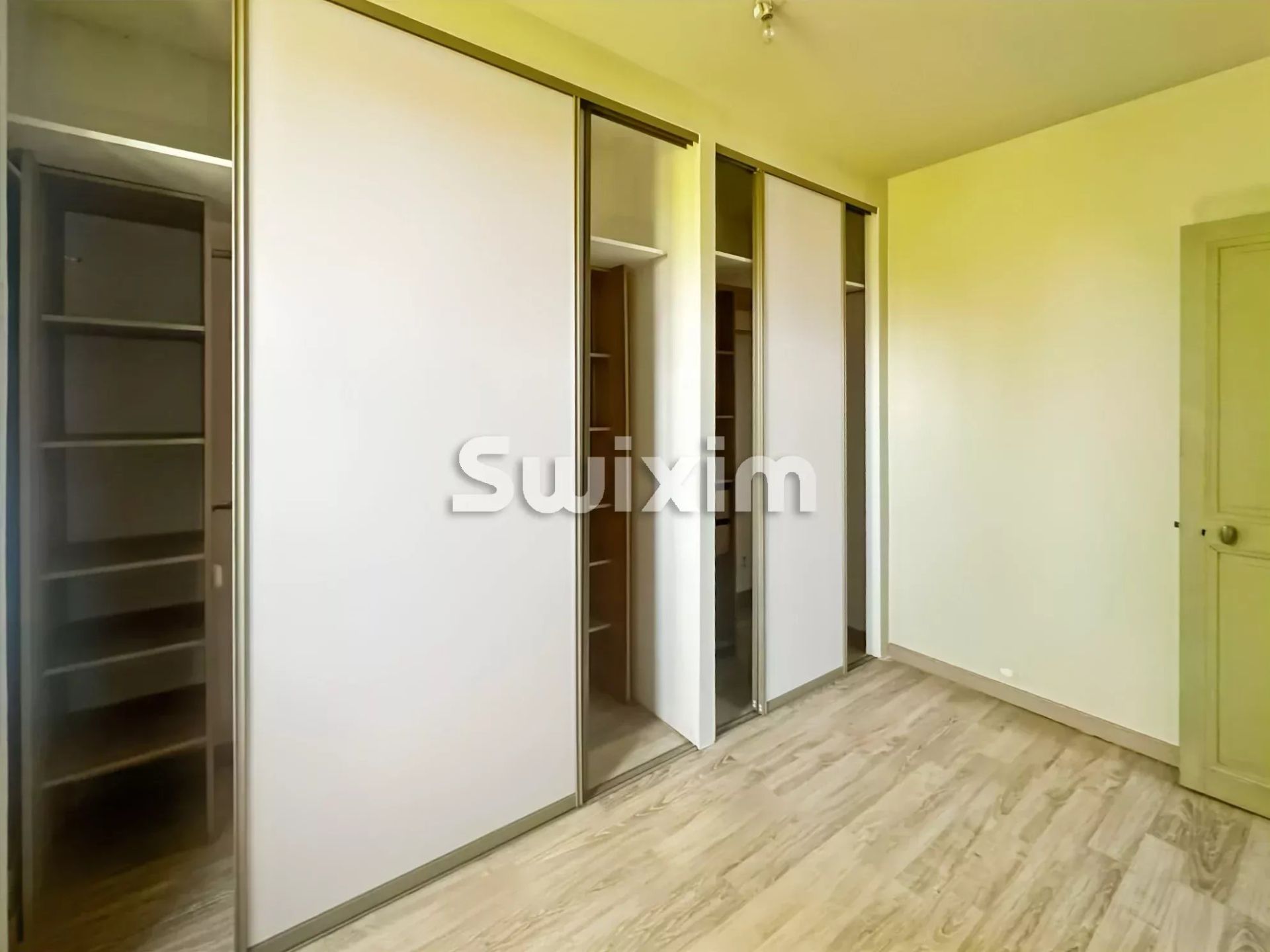 house 8 Rooms for sale on Orange (84100)