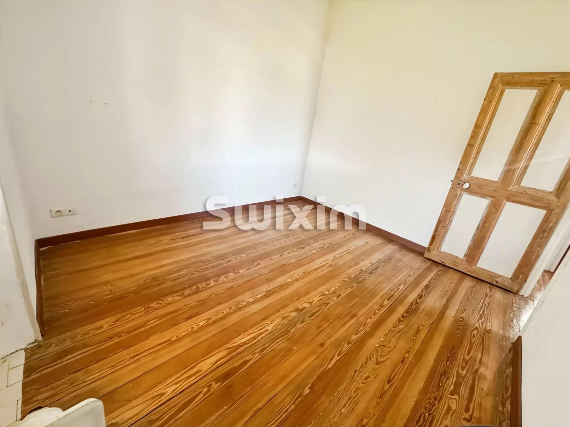 house 8 Rooms for sale on Orange (84100)