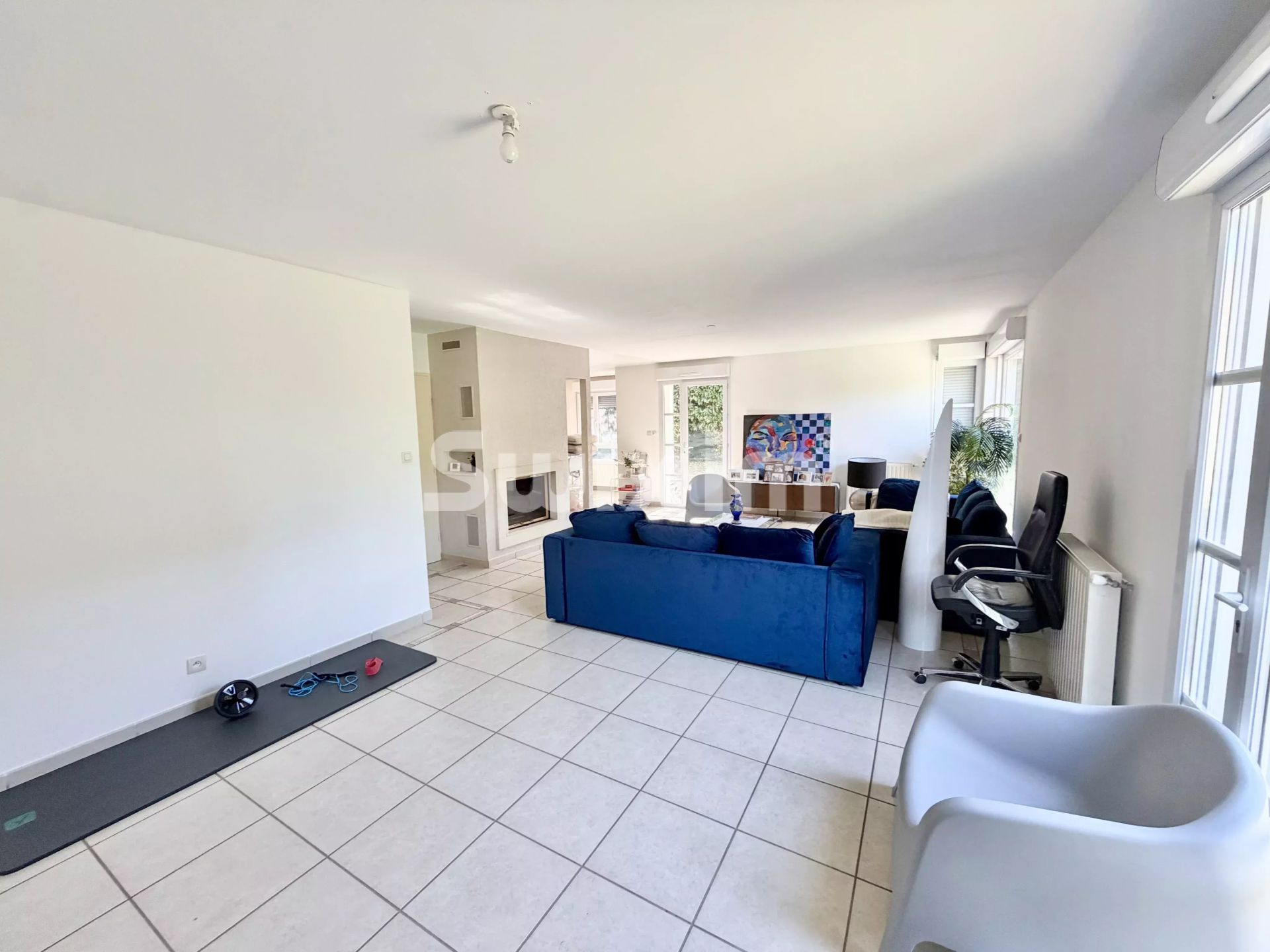 house 4 Rooms for sale on Prévessin-Moëns (01280)