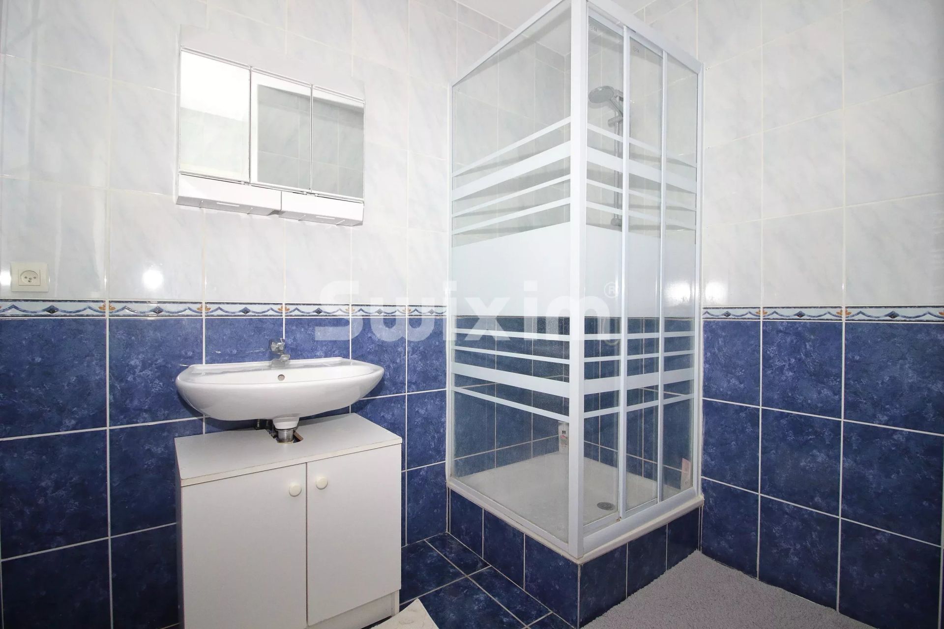 house 4 Rooms for sale on Prévessin-Moëns (01280)