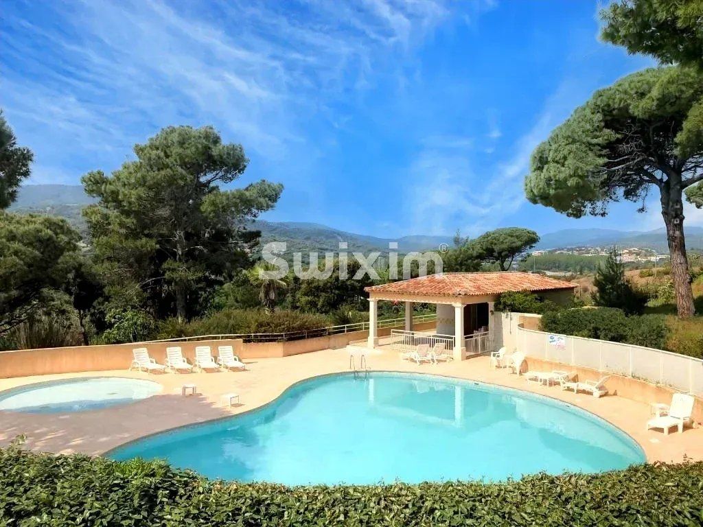 house 6 Rooms for sale on Sainte-Maxime (83120)