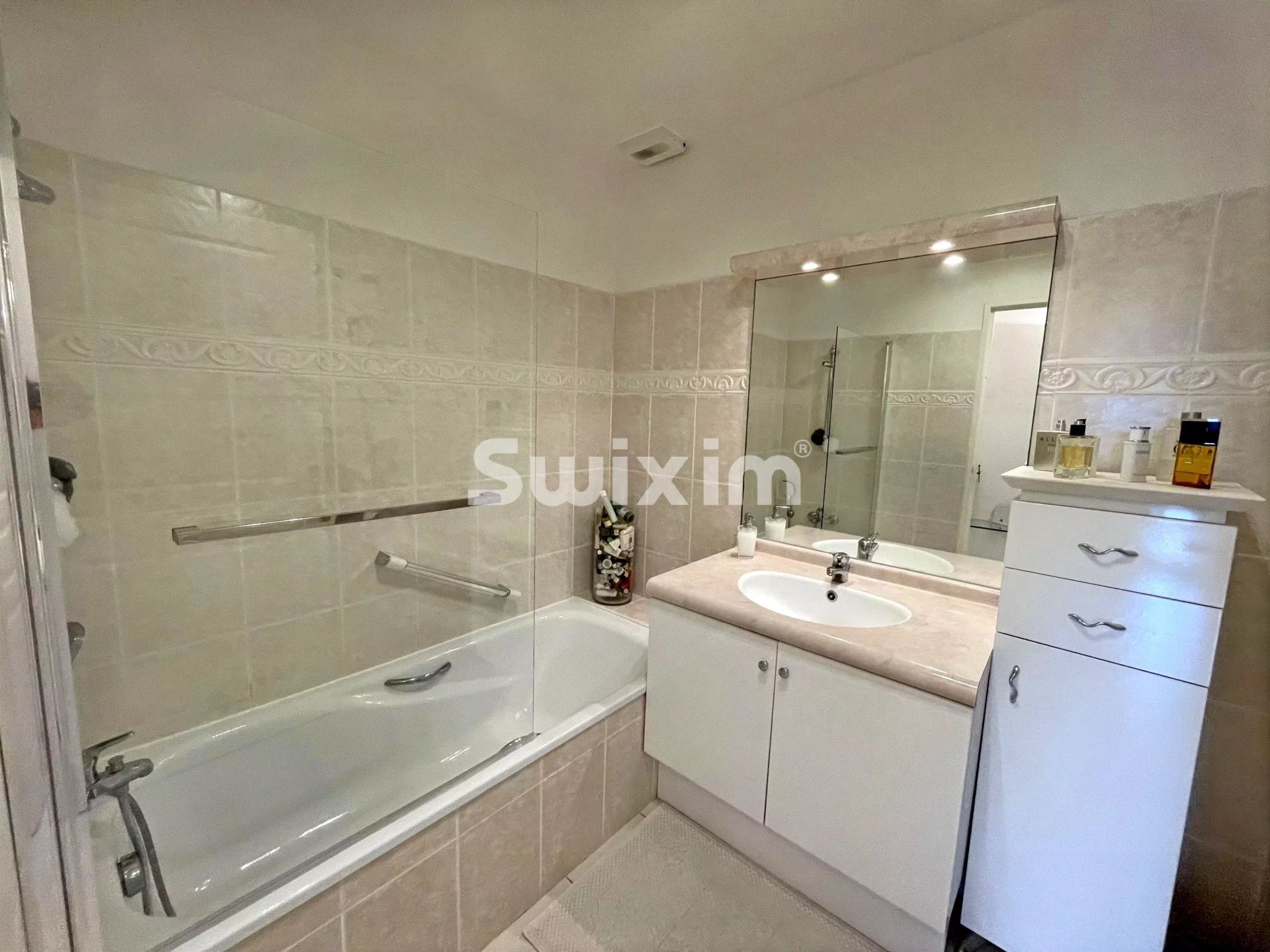 house 6 Rooms for sale on Sainte-Maxime (83120)