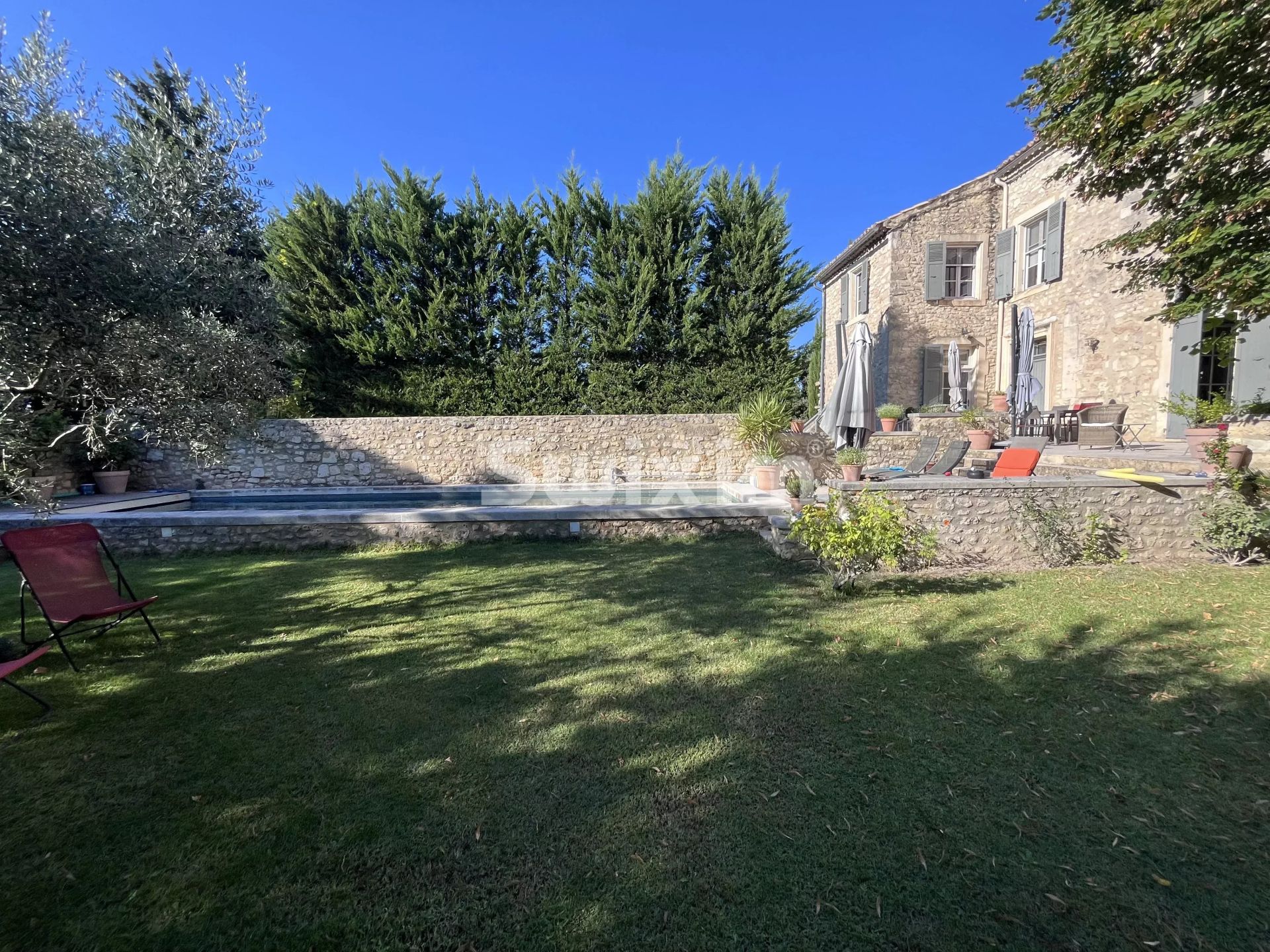house 8 Rooms for sale on Saint-Paul-Trois-Châteaux (26130)