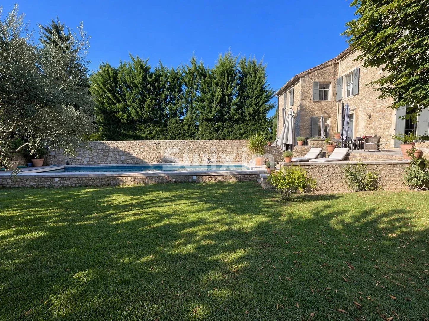 Maison 8 pièces 240 m² · à Saint-Paul-Trois-Châteaux · 240 m² · 1 100 000 €