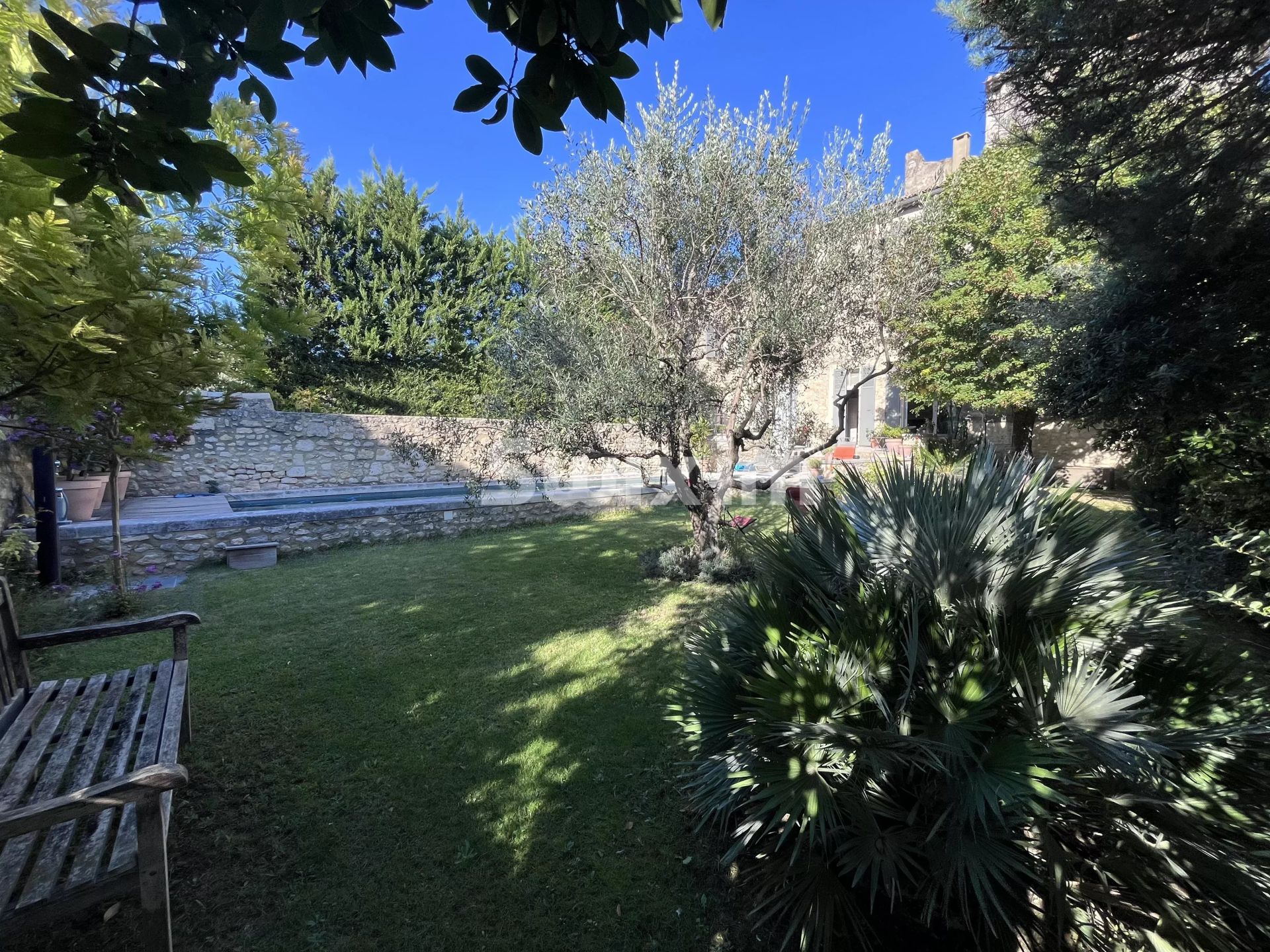 house 8 Rooms for sale on Saint-Paul-Trois-Châteaux (26130)