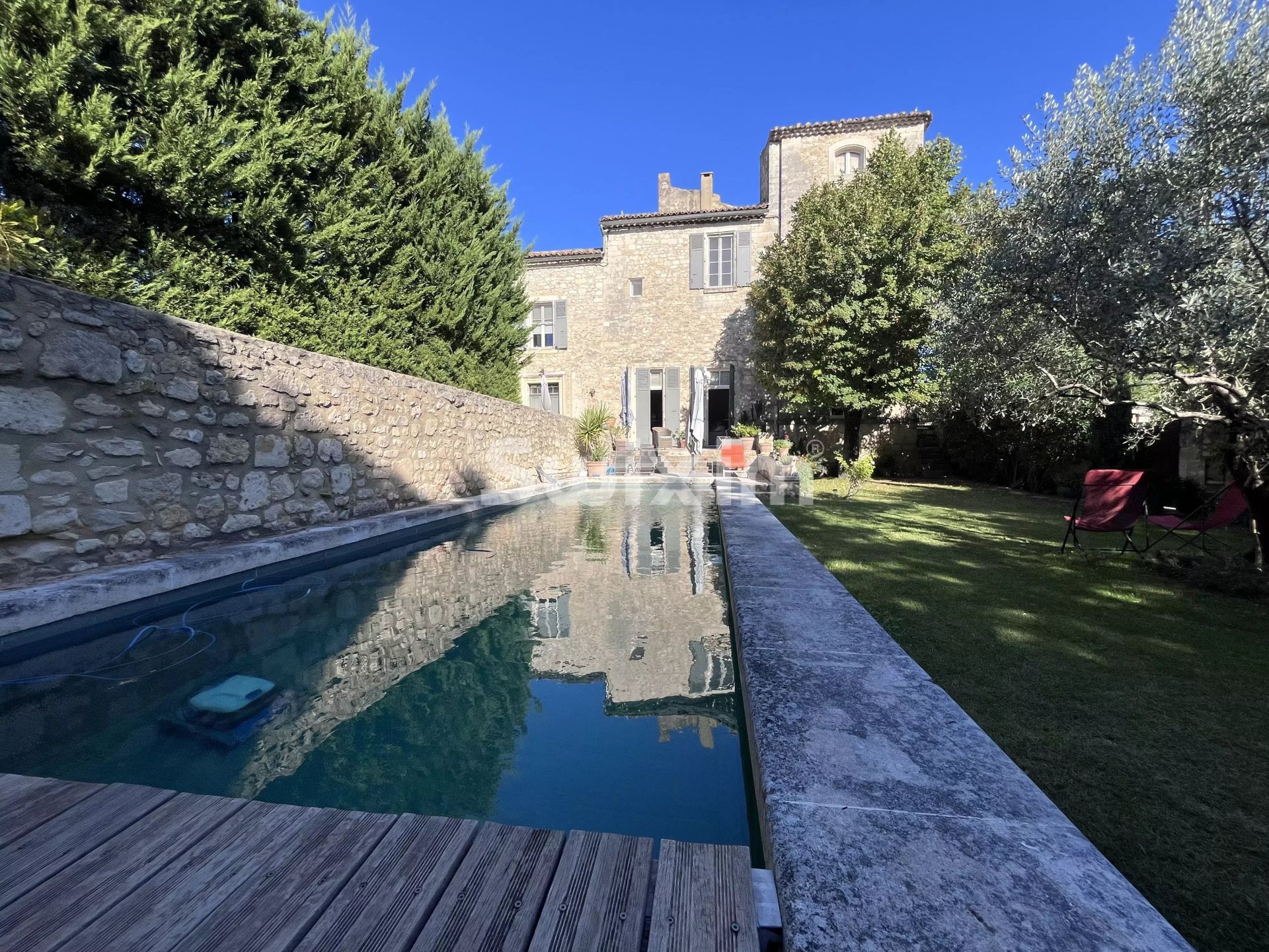 house 8 Rooms for sale on Saint-Paul-Trois-Châteaux (26130)