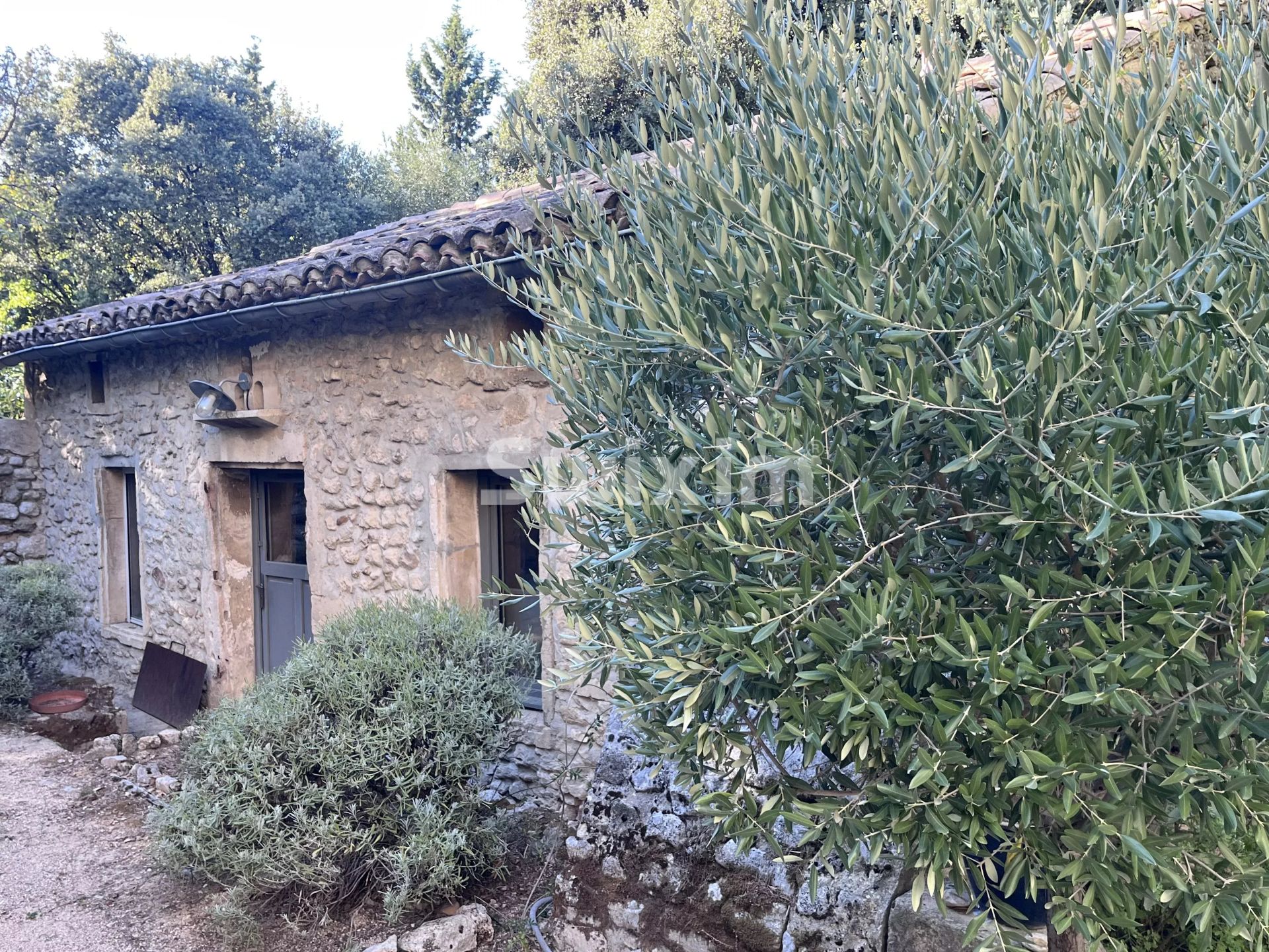 house 8 Rooms for sale on Saint-Paul-Trois-Châteaux (26130)
