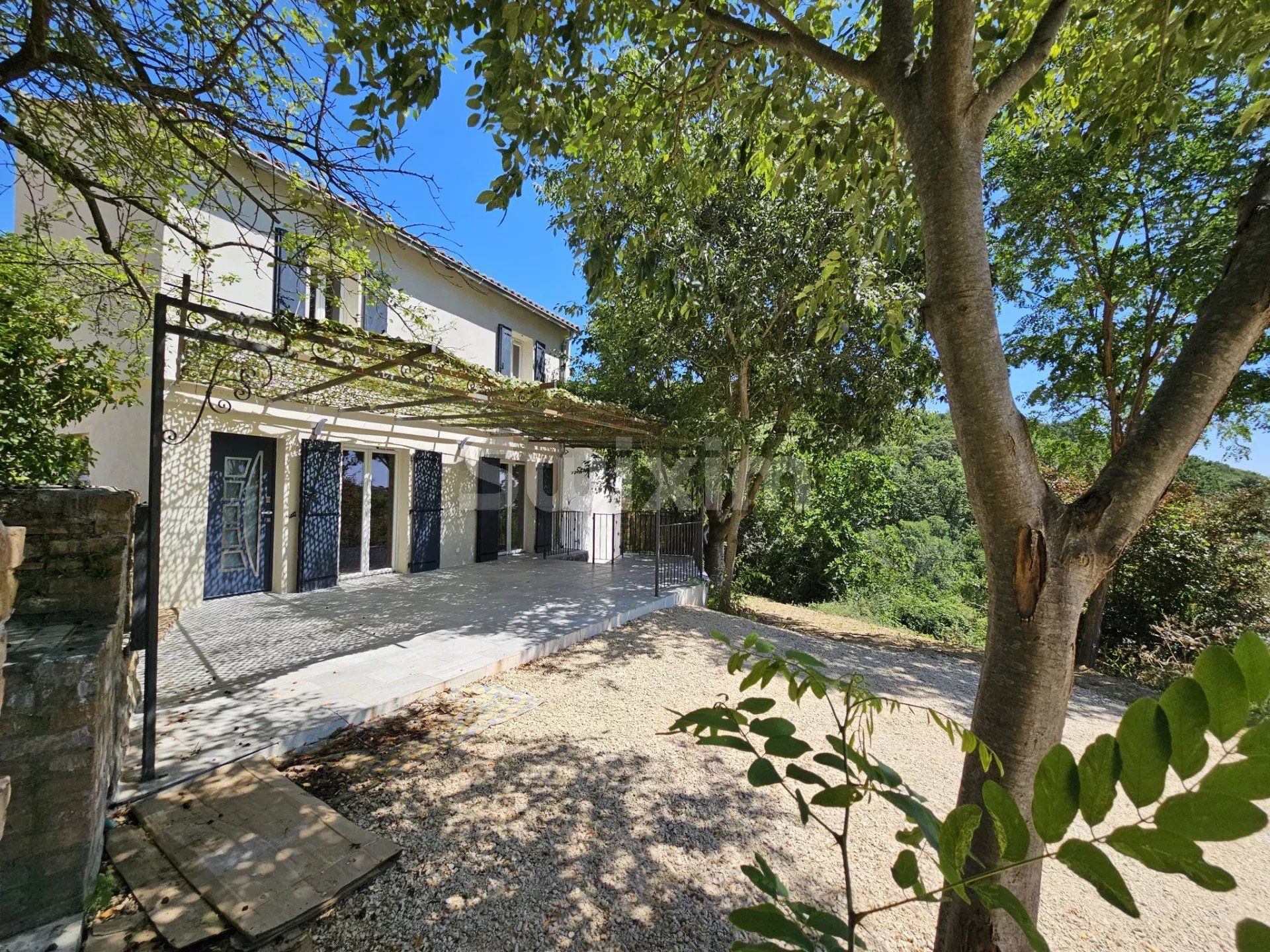 casa 6 Camere in vendita su Alès (30100)