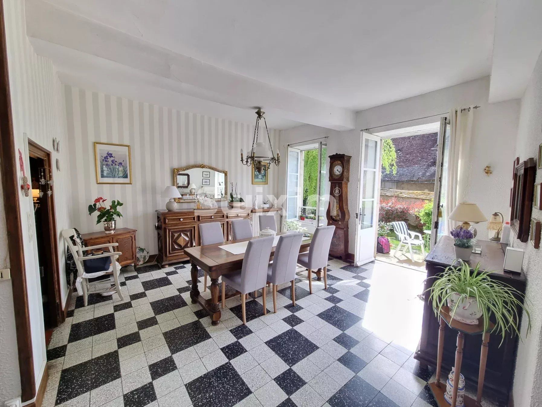 casa 8 Quartos para venda sobre Varzy (58210)