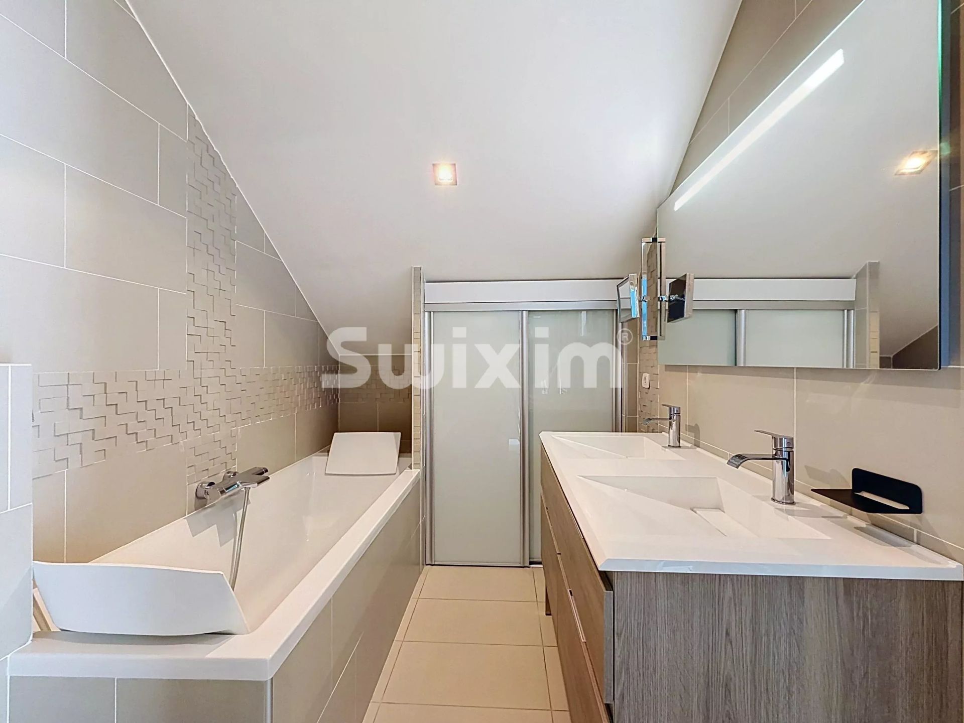 casa 6 Quartos para venda sobre Prévessin-Moëns (01280)