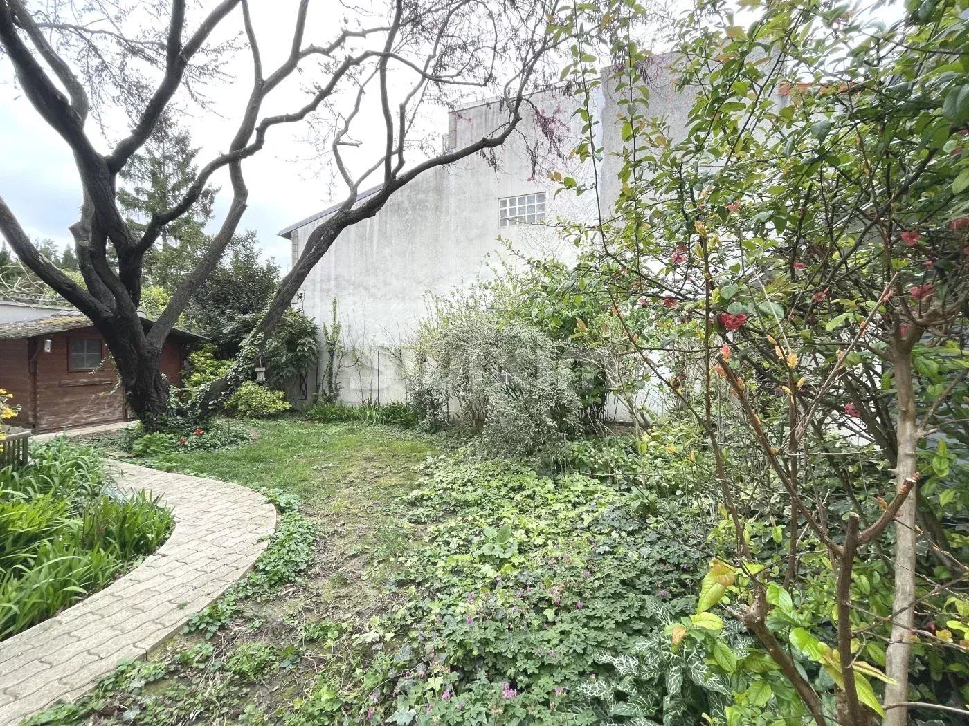 house 6 Rooms for sale on Fontenay-sous-Bois (94120)