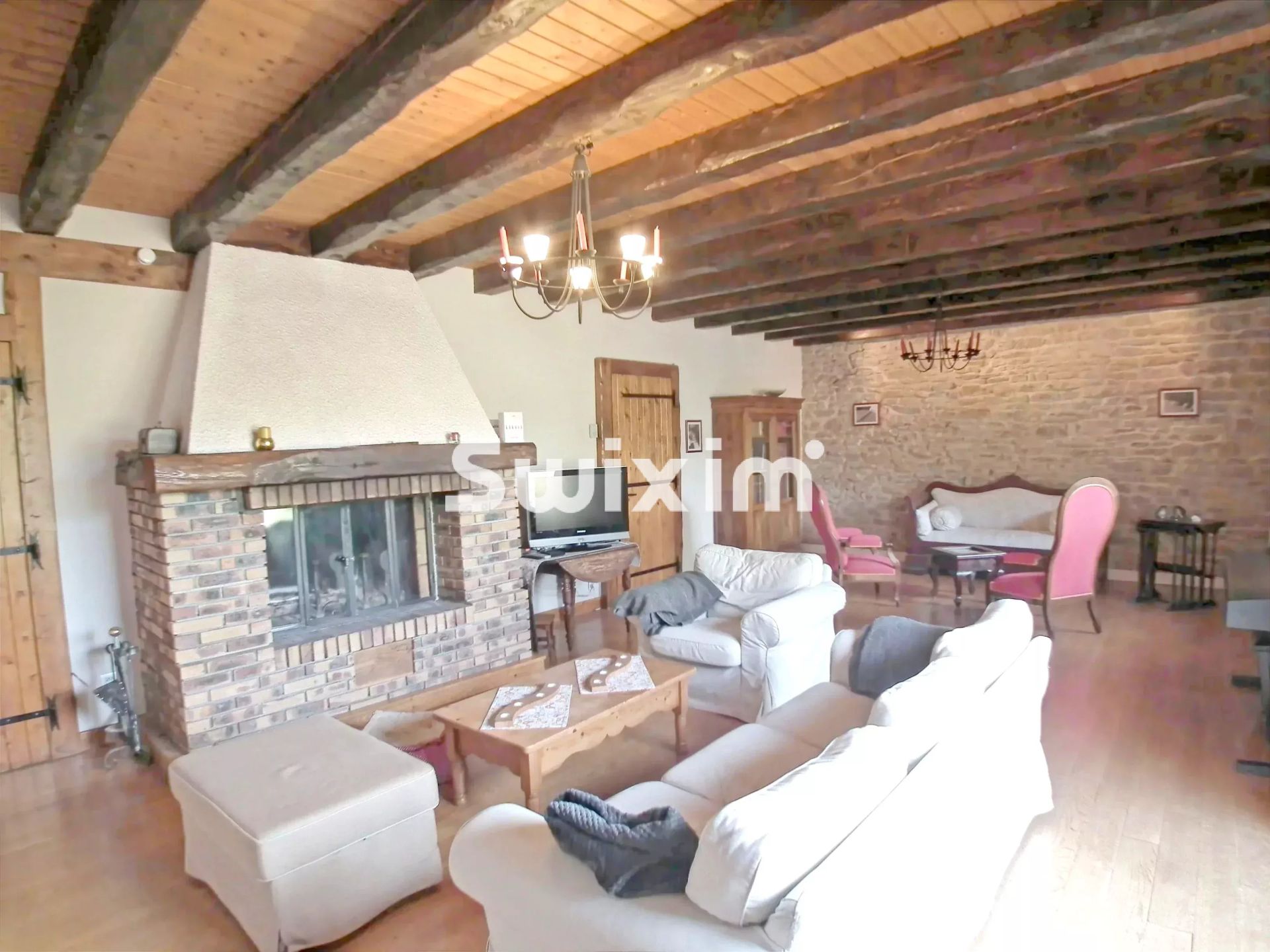 casa 8 Camere in vendita su Menétru-le-Vignoble (39210)