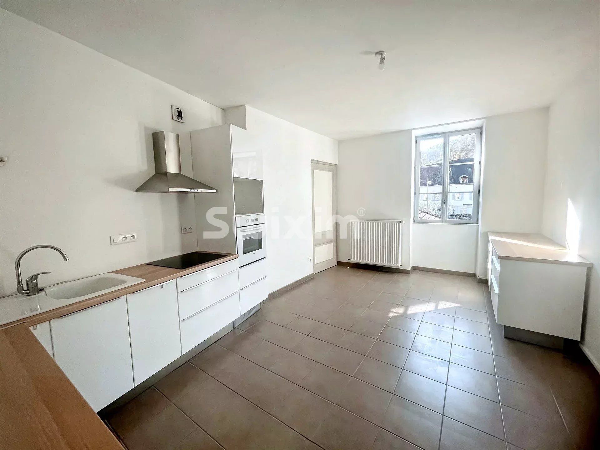 apartamento 5 Quartos para aluguer sobre Salins-les-Bains (39110)