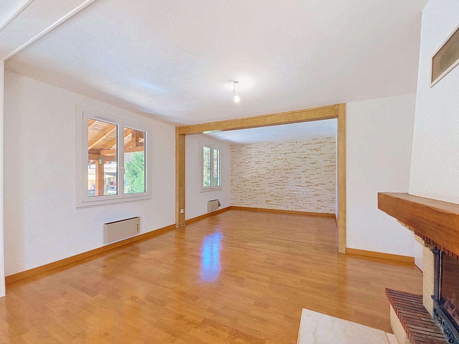 house 5 Rooms for sale on Ségny (01170)