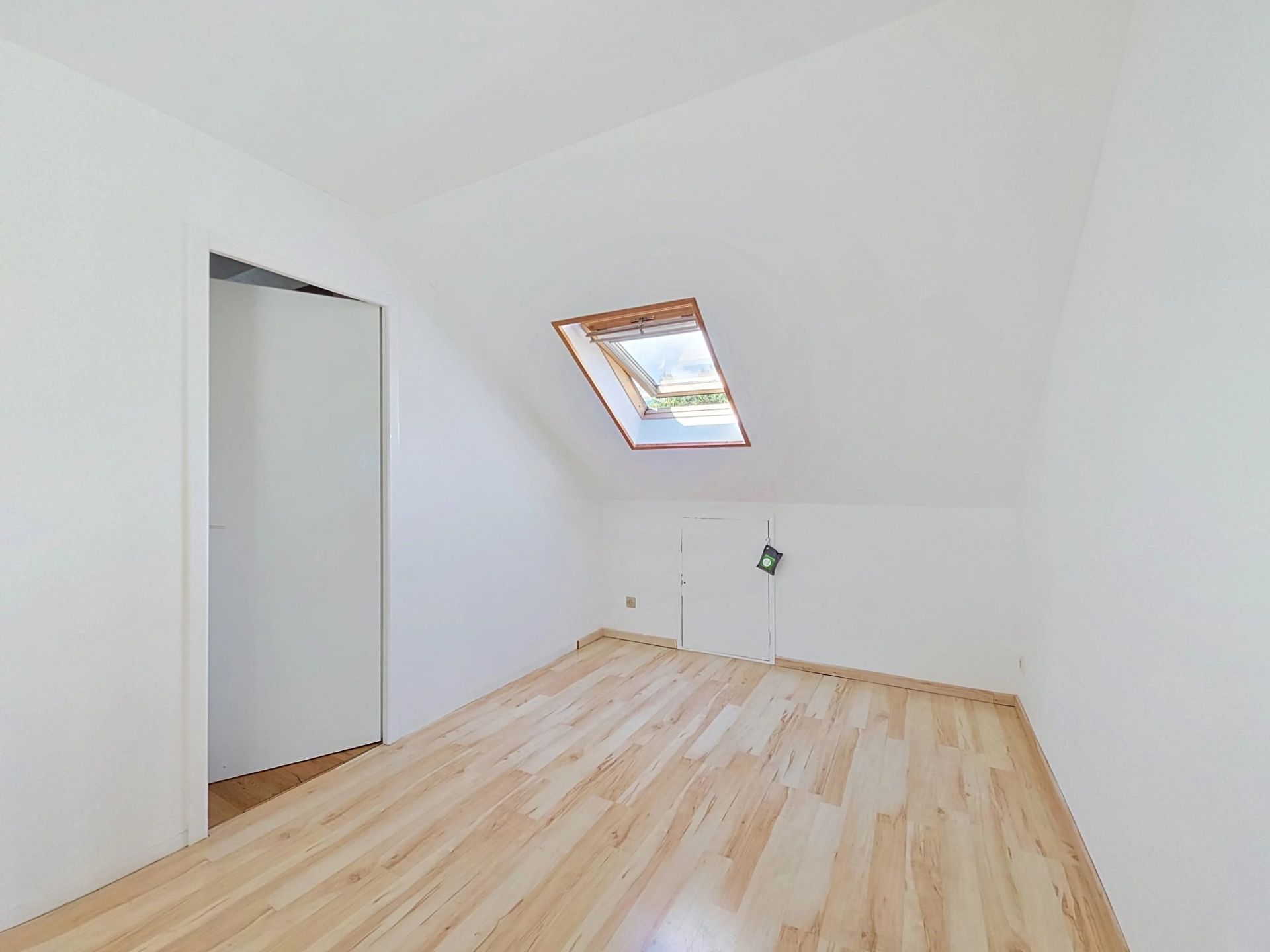 house 5 Rooms for sale on Ségny (01170)