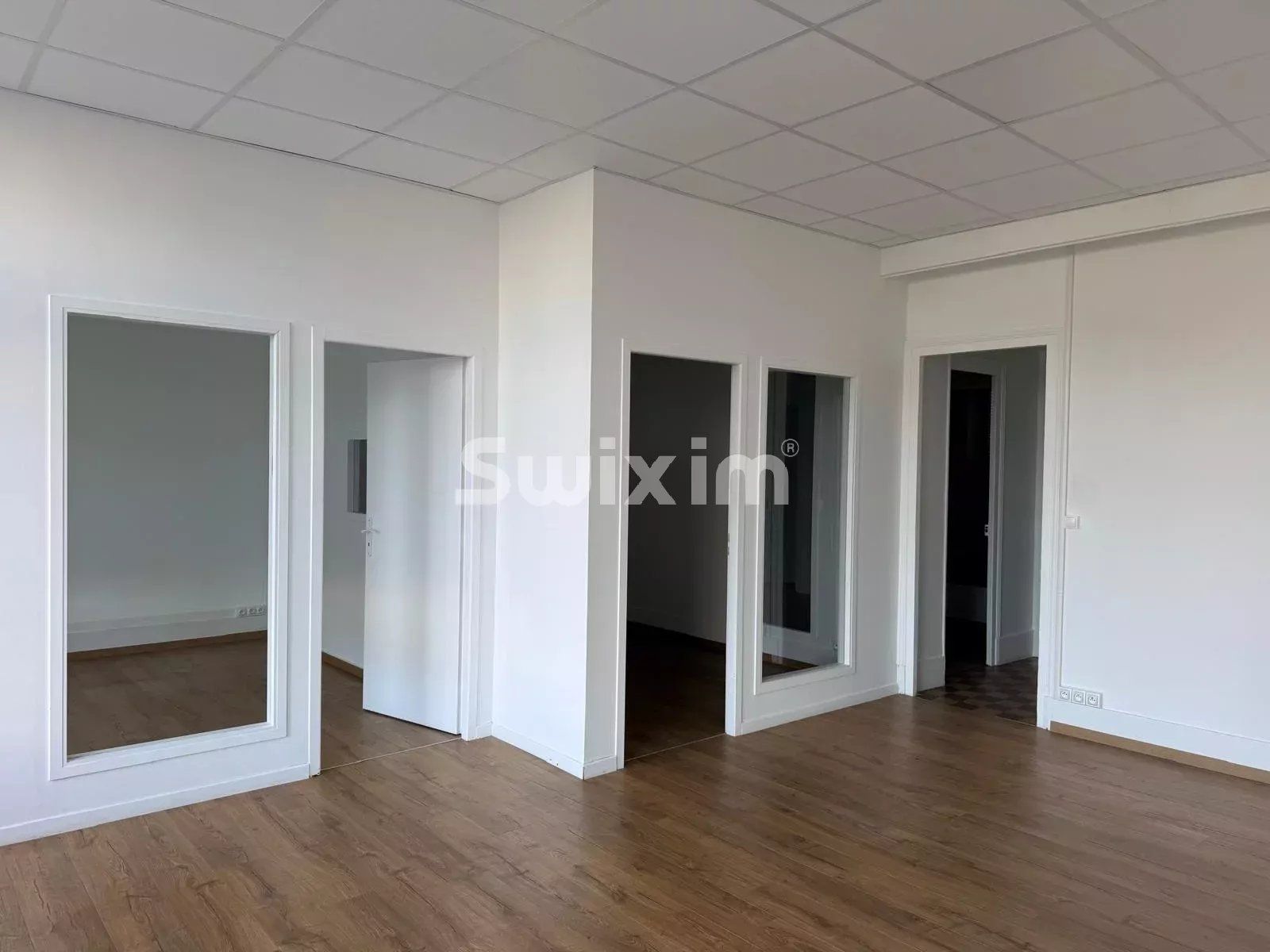 comercial local 5 Quartos para aluguer sobre Bourg-en-Bresse (01000)