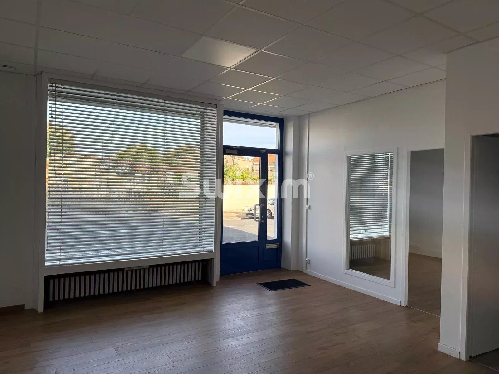 comercial local 5 Quartos para aluguer sobre Bourg-en-Bresse (01000)