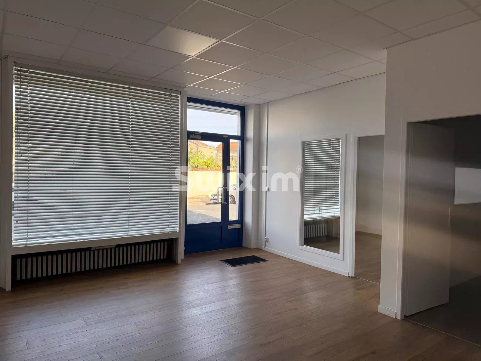 comercial local 5 Quartos para aluguer sobre Bourg-en-Bresse (01000)