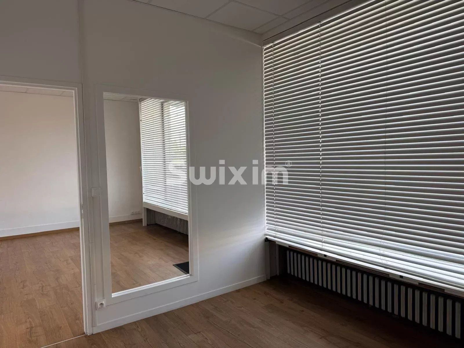 comercial local 5 Quartos para aluguer sobre Bourg-en-Bresse (01000)