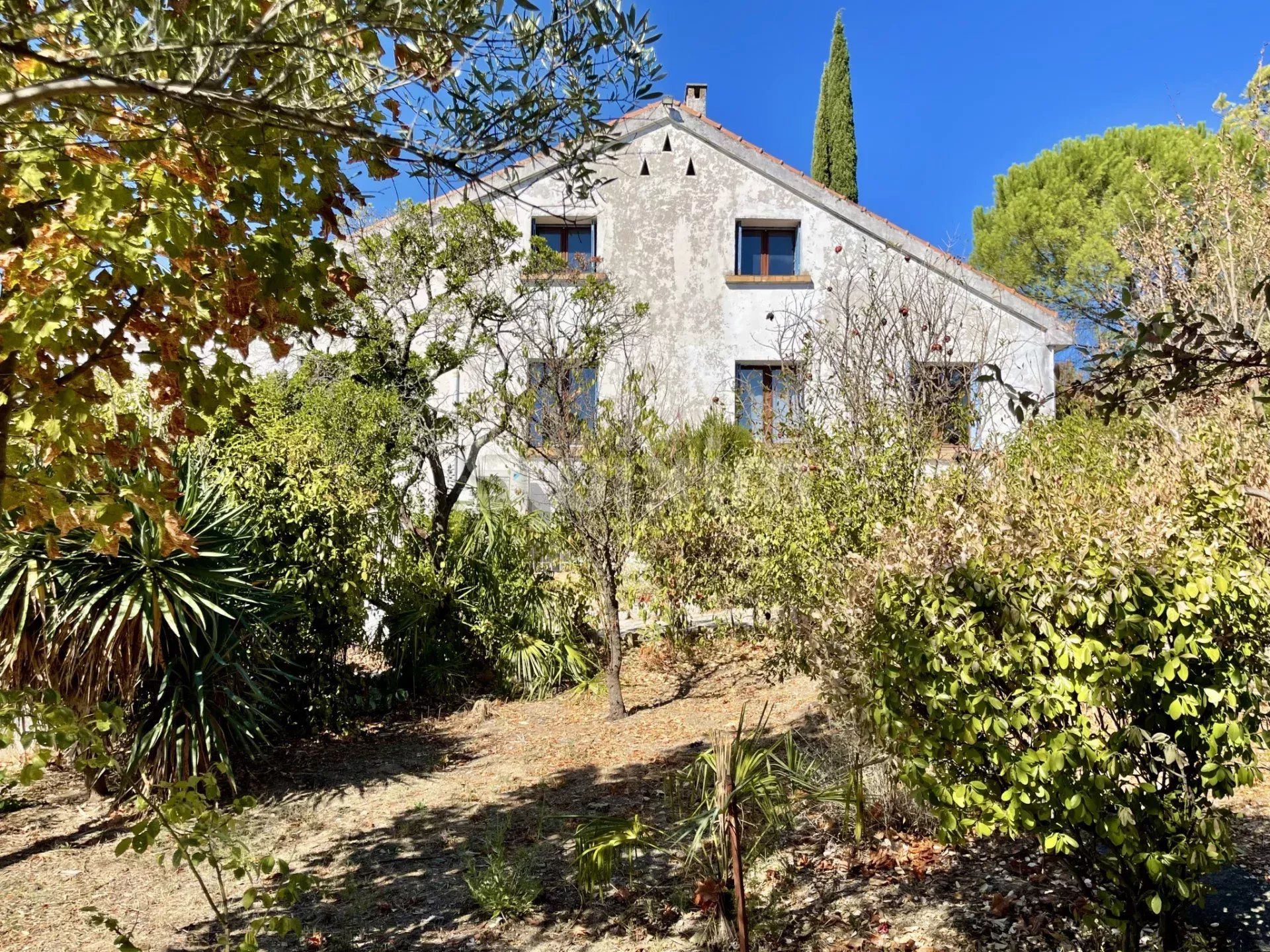 house 7 Rooms for sale on Alès (30100)