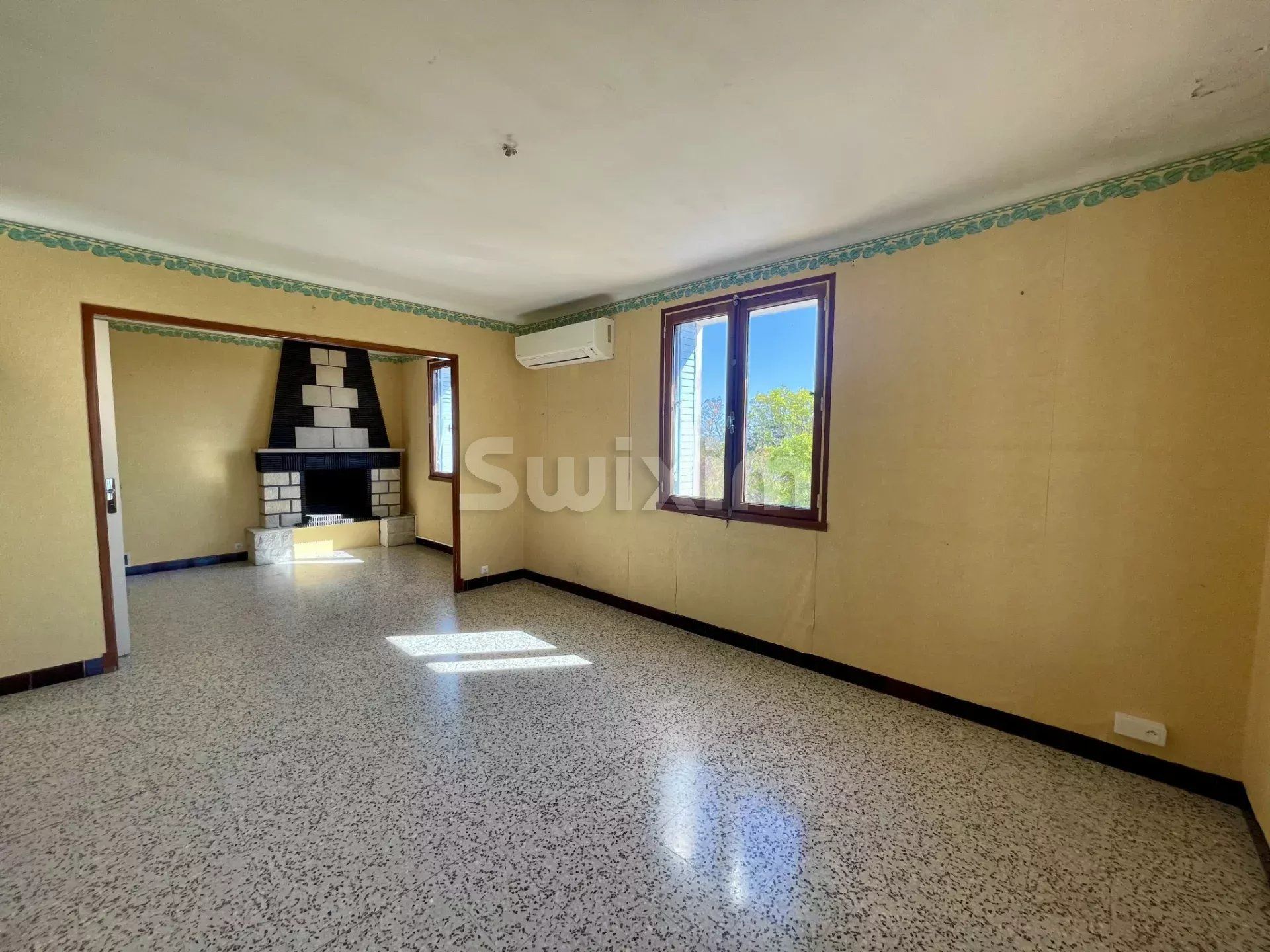 house 7 Rooms for sale on Alès (30100)
