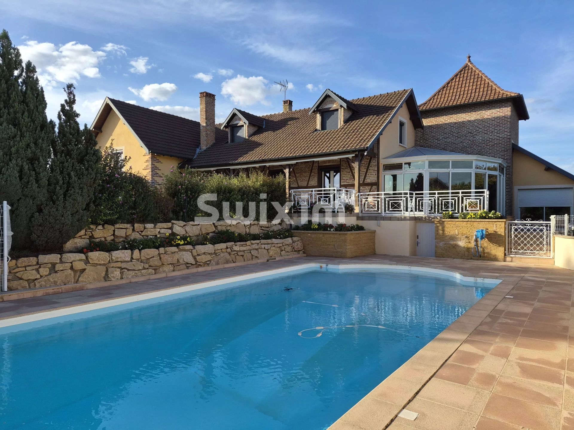 propriété 10 Pièces en vente sur Feillens (01570)