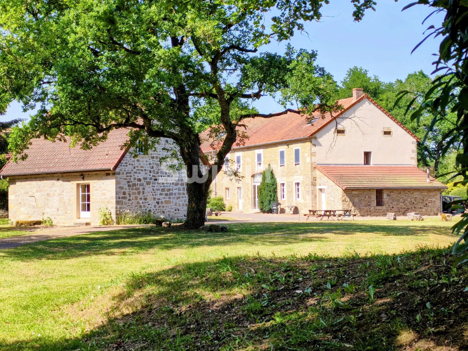 propriété 18 Pièces en vente sur Arnay-le-Duc (21230)