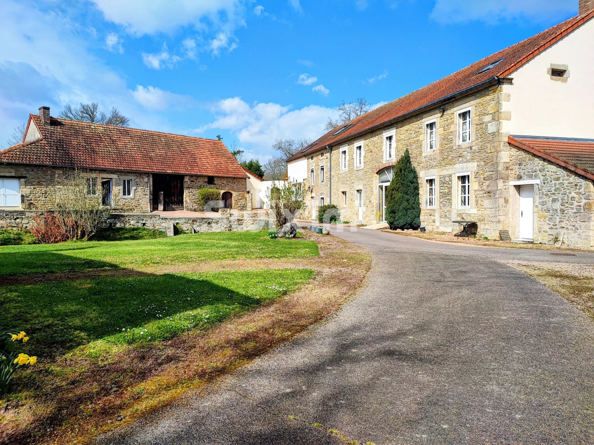 propriété 18 Pièces en vente sur Arnay-le-Duc (21230)