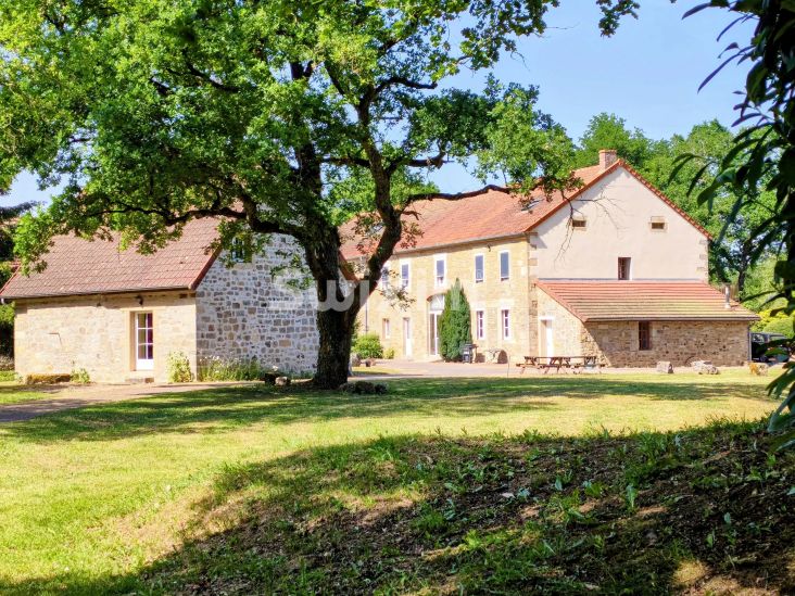 Vente Propriété Arnay-le-Duc 18&nbsp;Pièces 635&nbsp;m²