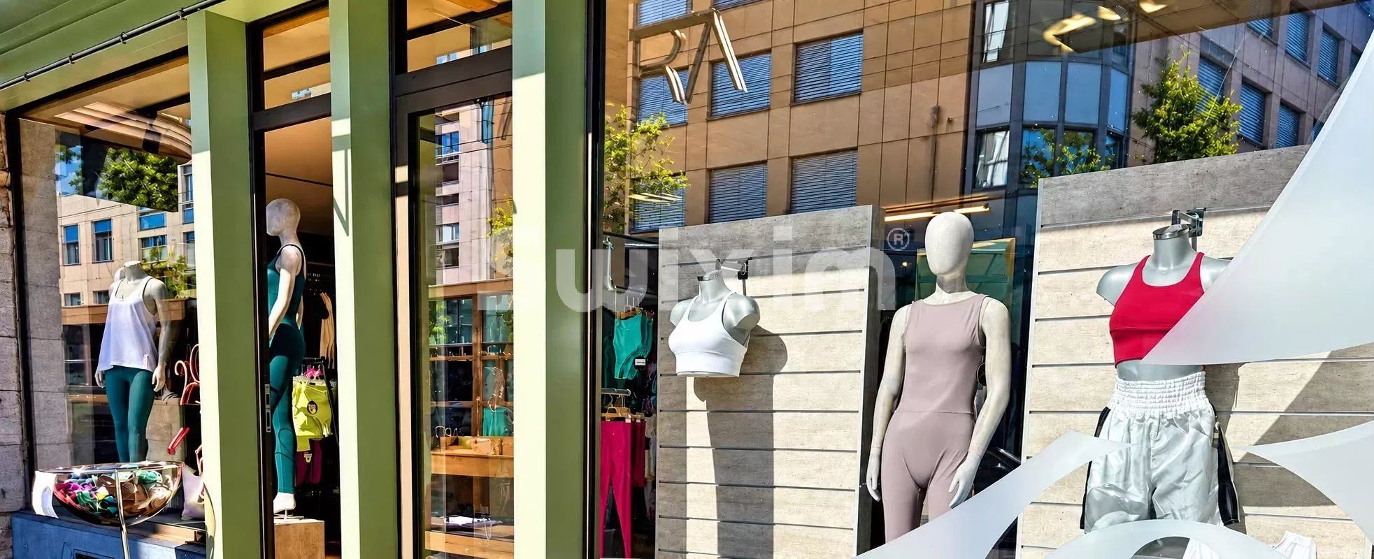 commercial local 1 room for sale on Montreux (1820)