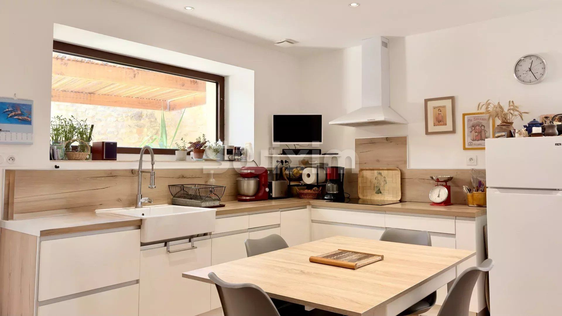 building 10 Rooms for sale on Uzès (30700)