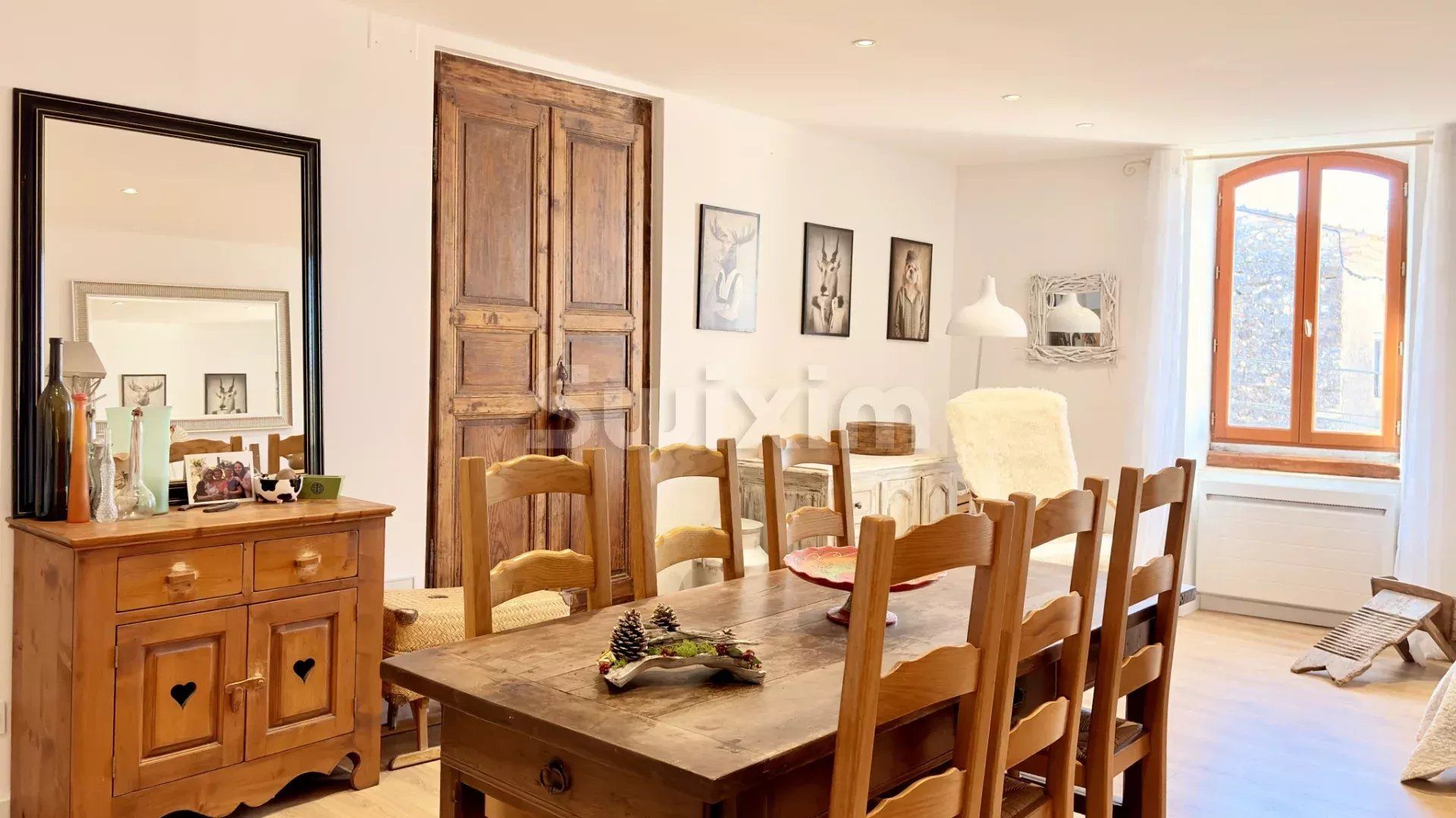 building 10 Rooms for sale on Uzès (30700)