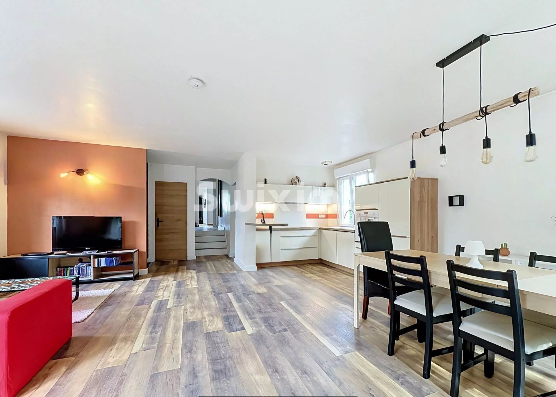 house 6 Rooms for sale on Saint-Cergues (74140)
