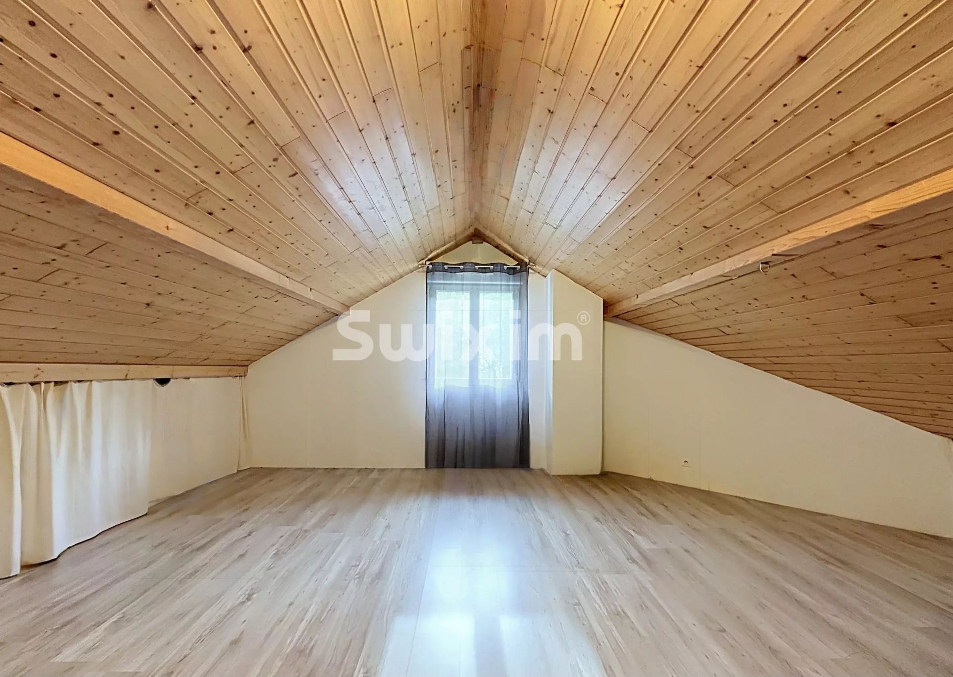 house 6 Rooms for sale on Saint-Cergues (74140)