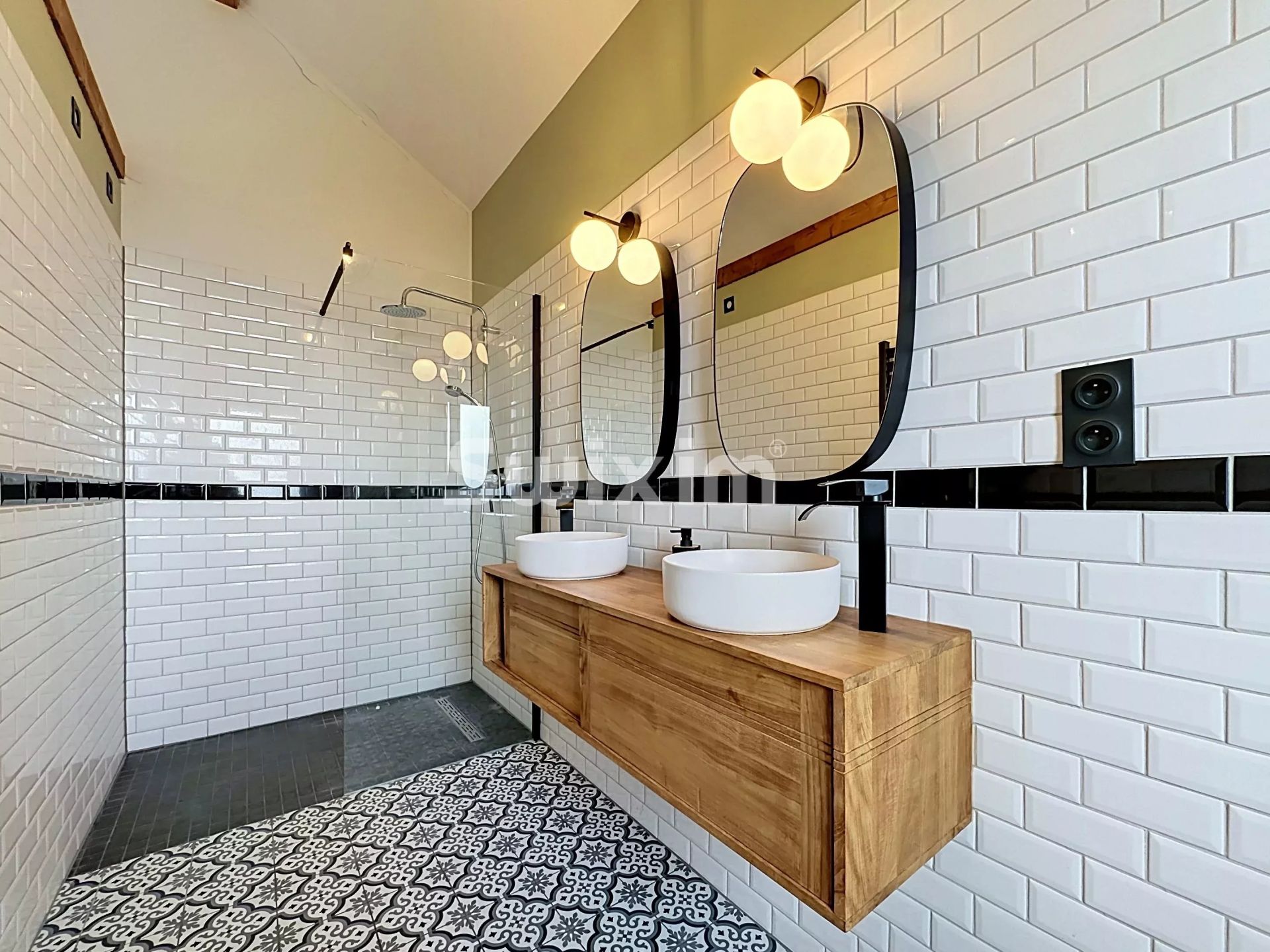 house 6 Rooms for sale on Saint-Cergues (74140)