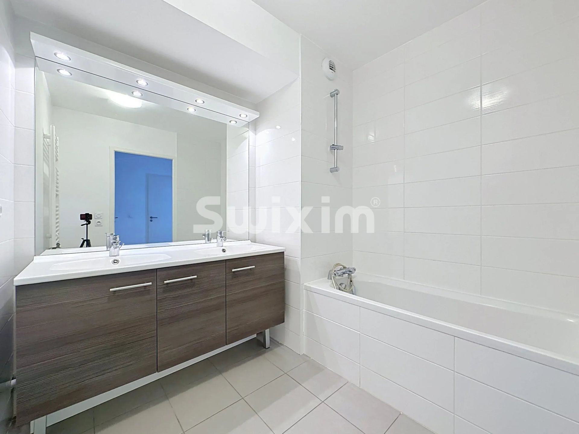 apartment 4 Rooms for rent on Gex (01170)