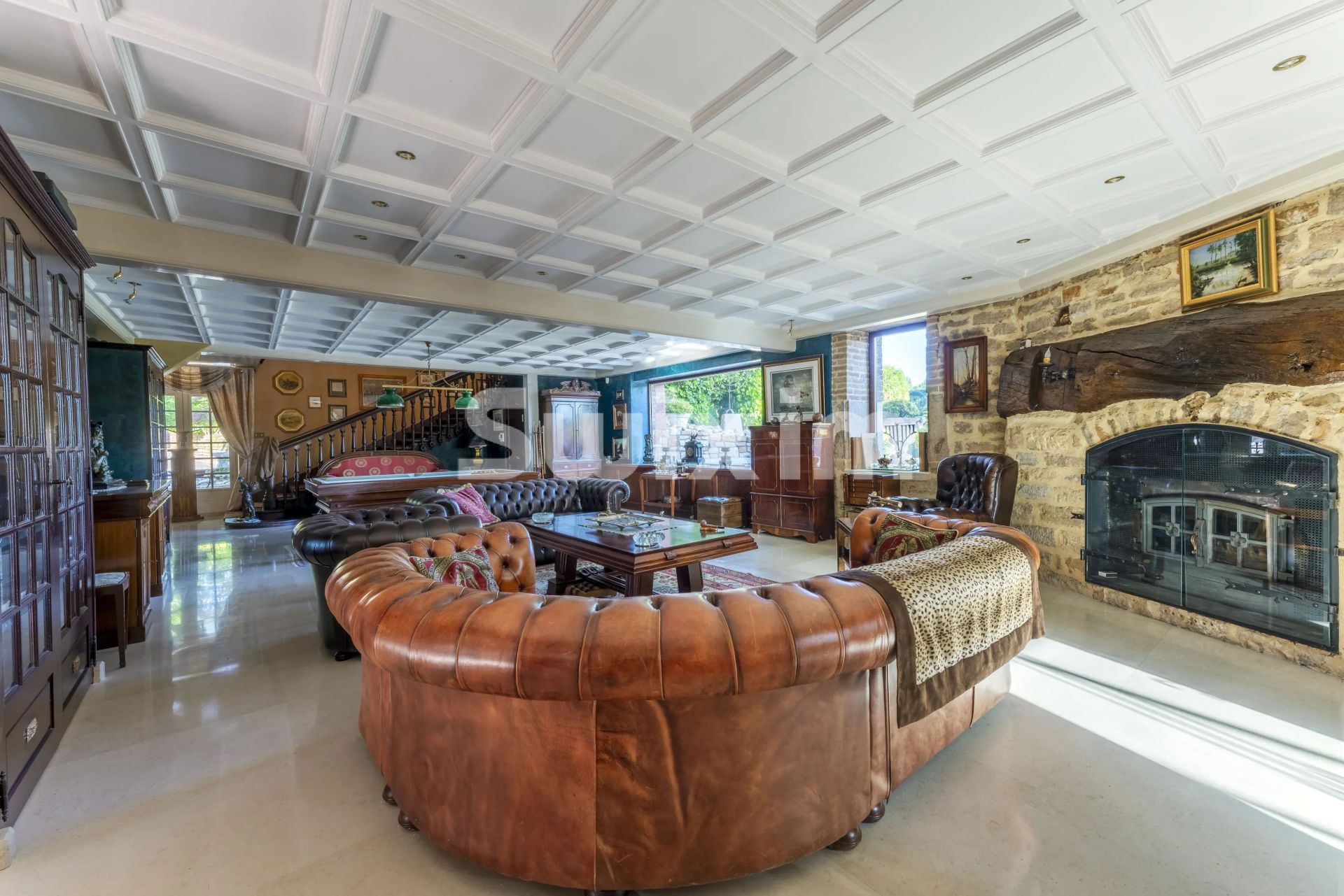 Maison 12 pièces 470 m² · à Sainte-Euphémie · 470 m² · 2 200 000 €