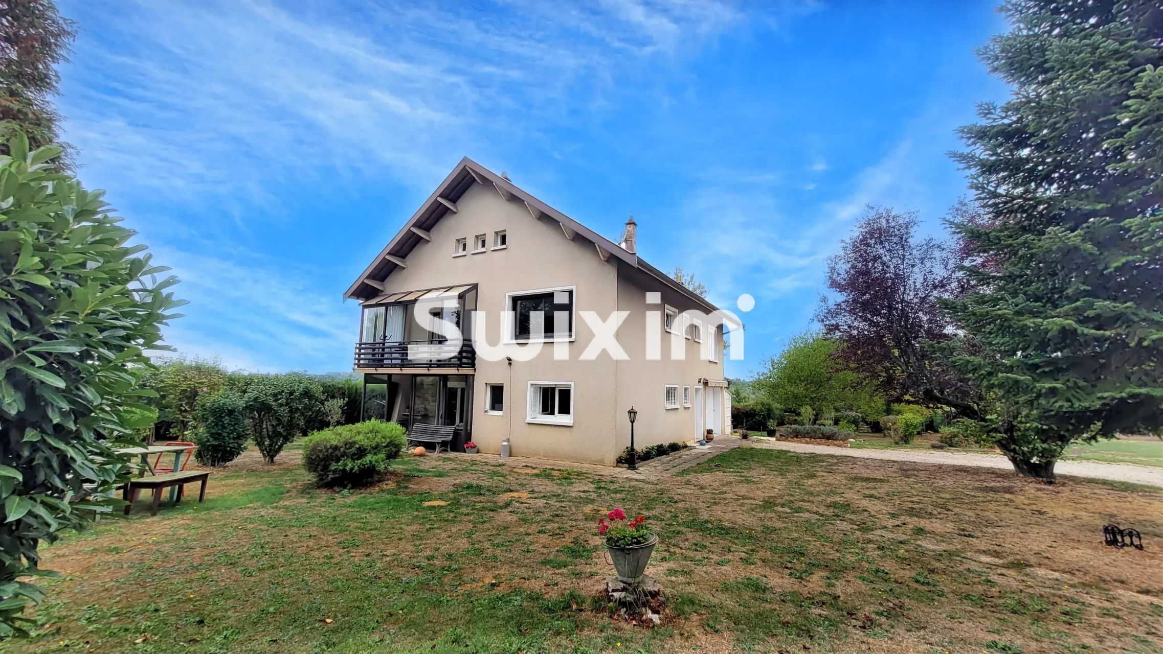 house 10 Rooms for sale on Louhans (71500)