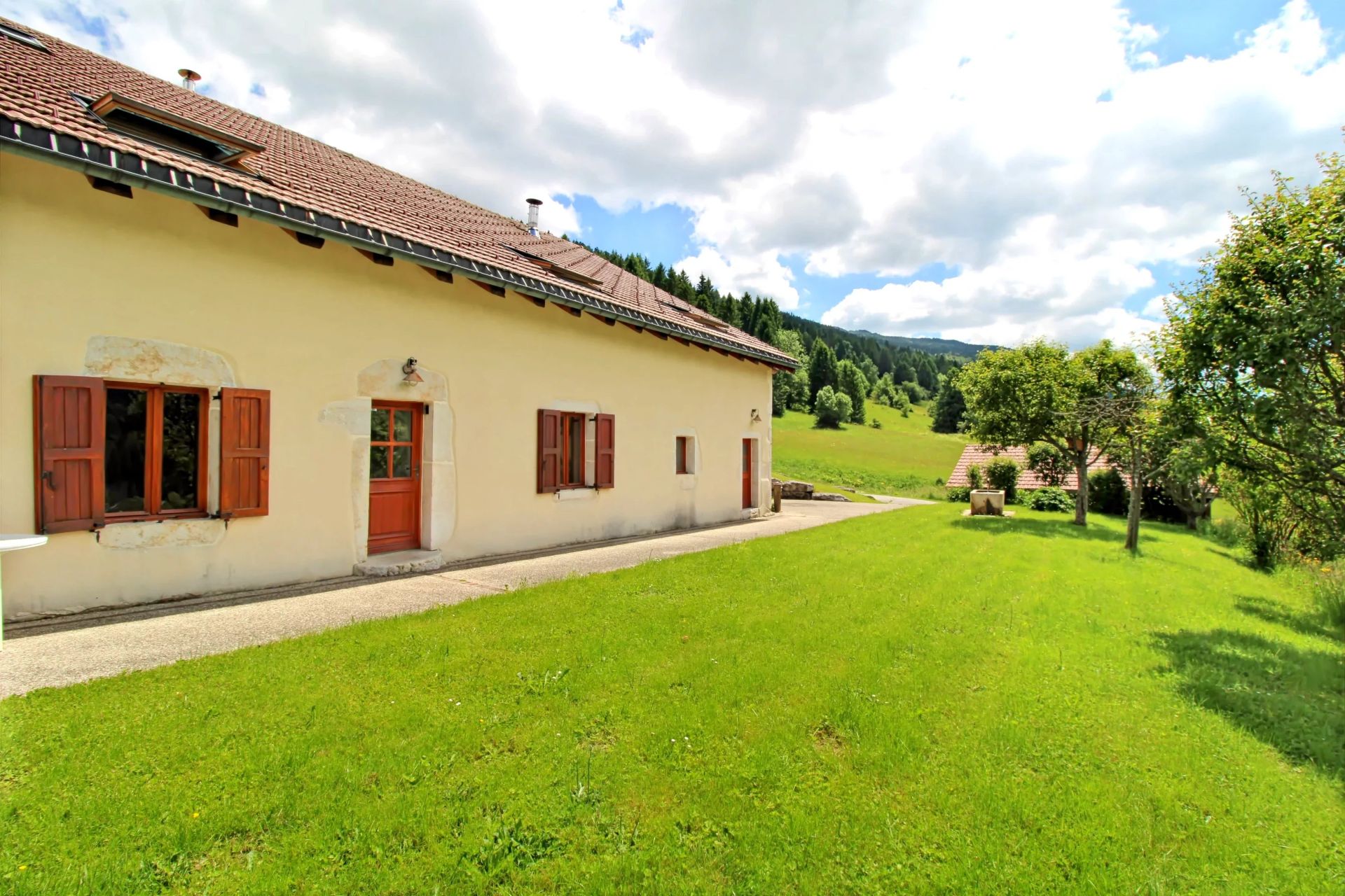 maison 7 Pièces en vente sur Mijoux (01170)