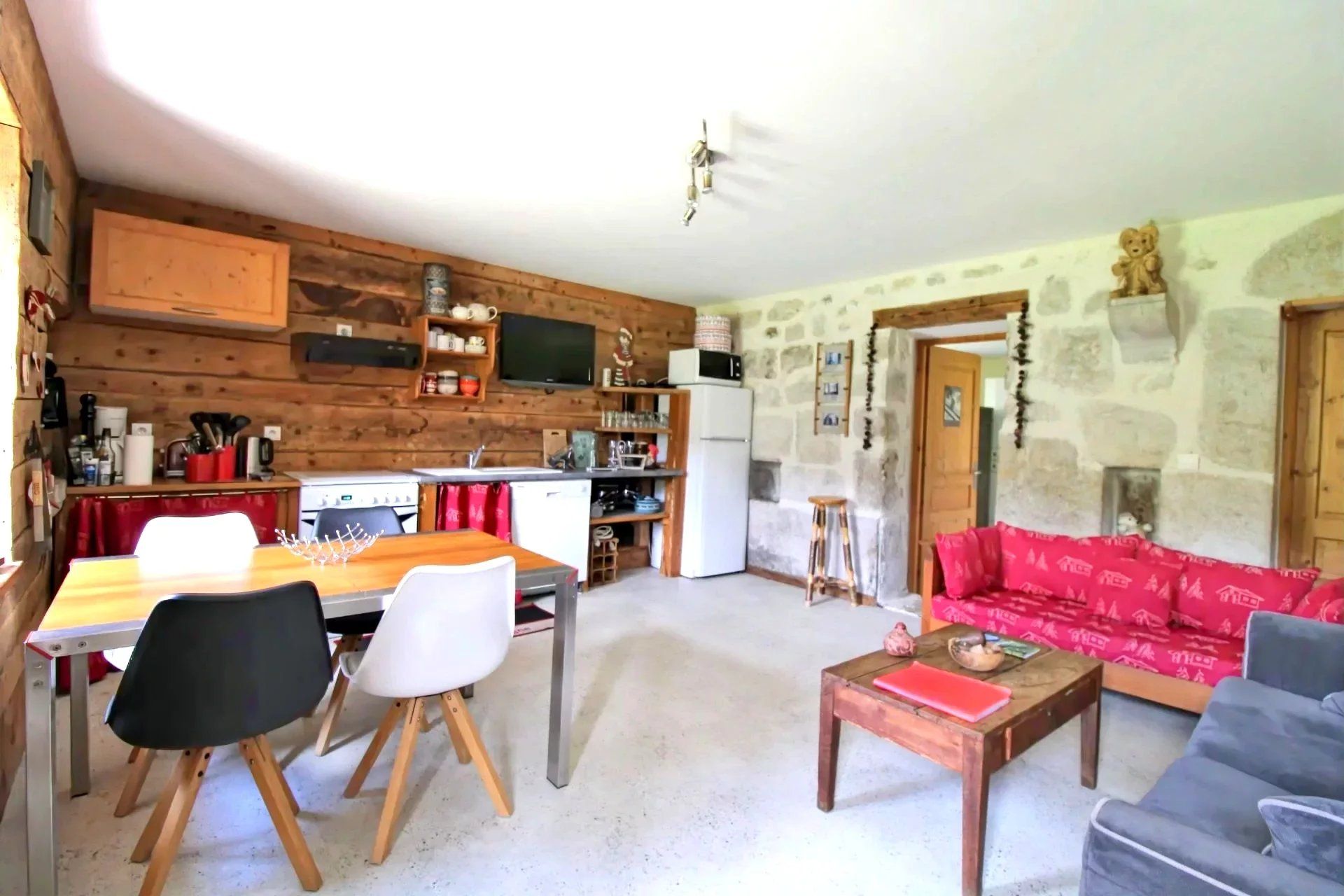 maison 7 Pièces en vente sur Mijoux (01170)