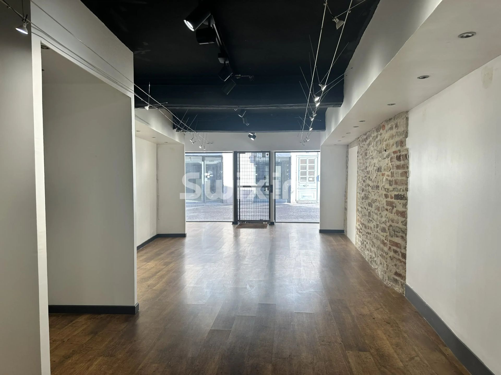 commercial local 3 Rooms for rent on Bourg-en-Bresse (01000)