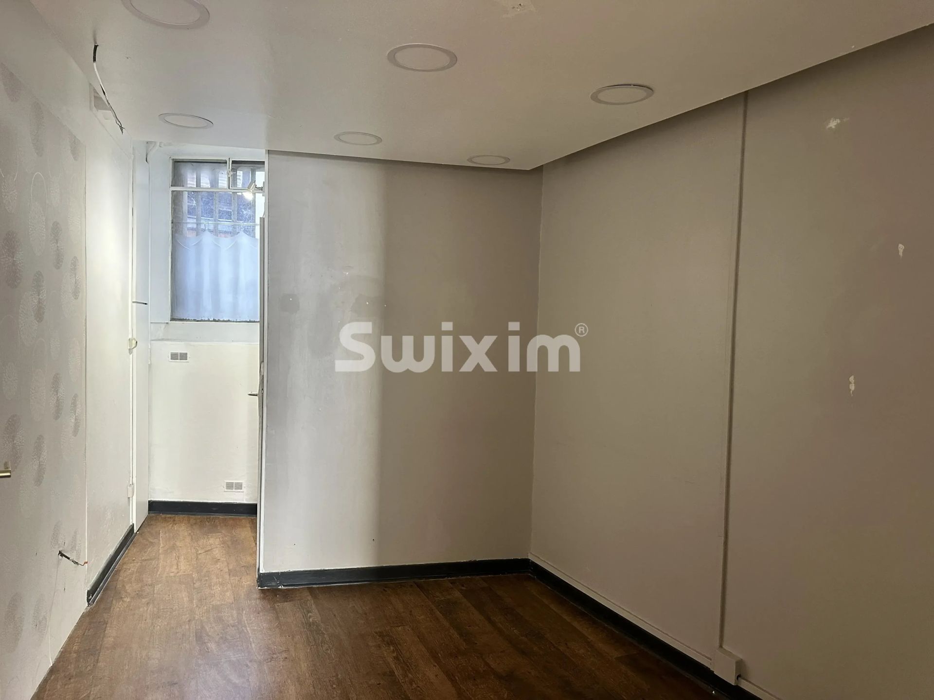 commercial local 3 Rooms for rent on Bourg-en-Bresse (01000)
